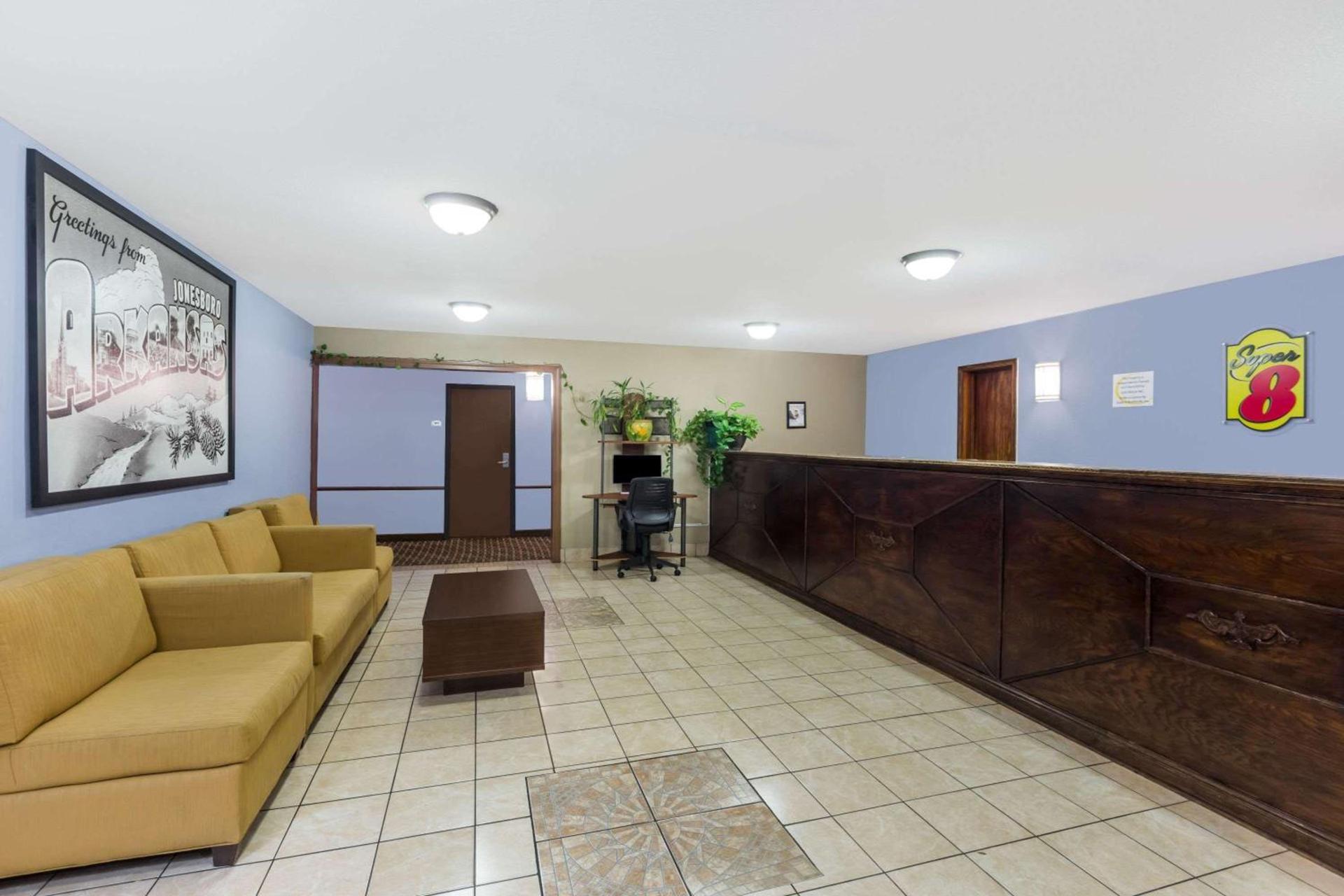 Super 8 by Wyndham Jonesboro photo 4