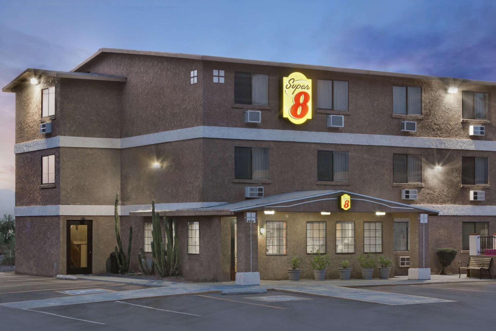 Super 8 by Wyndham Lake Havasu City — hotel in Lake Havasu City