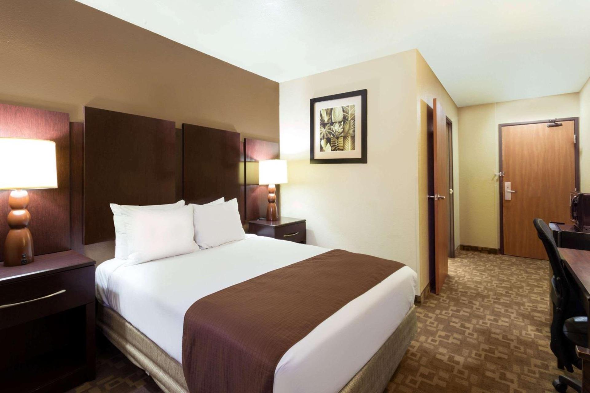 Rodeway Inn & Suites Chandler - Phoenix South I-10 photo 8