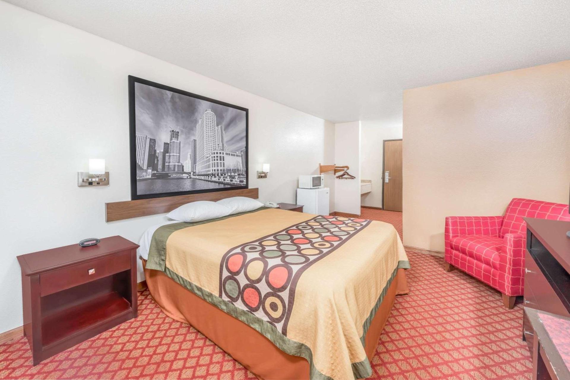 Super 8 by Wyndham Marshall photo 10