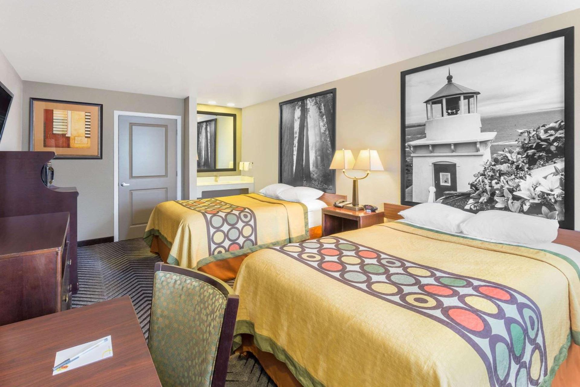 Super 8 by Wyndham Fortuna photo 6