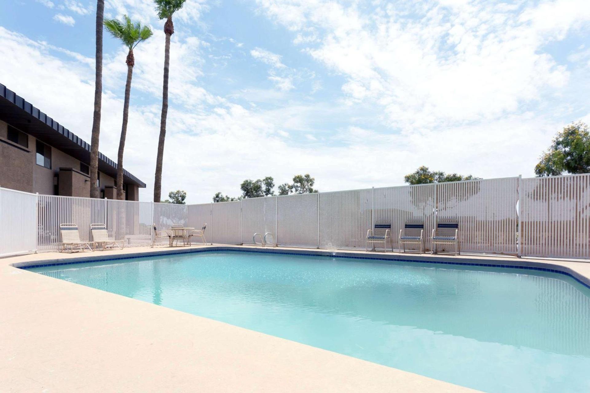 Rodeway Inn & Suites Chandler - Phoenix South I-10 photo 4