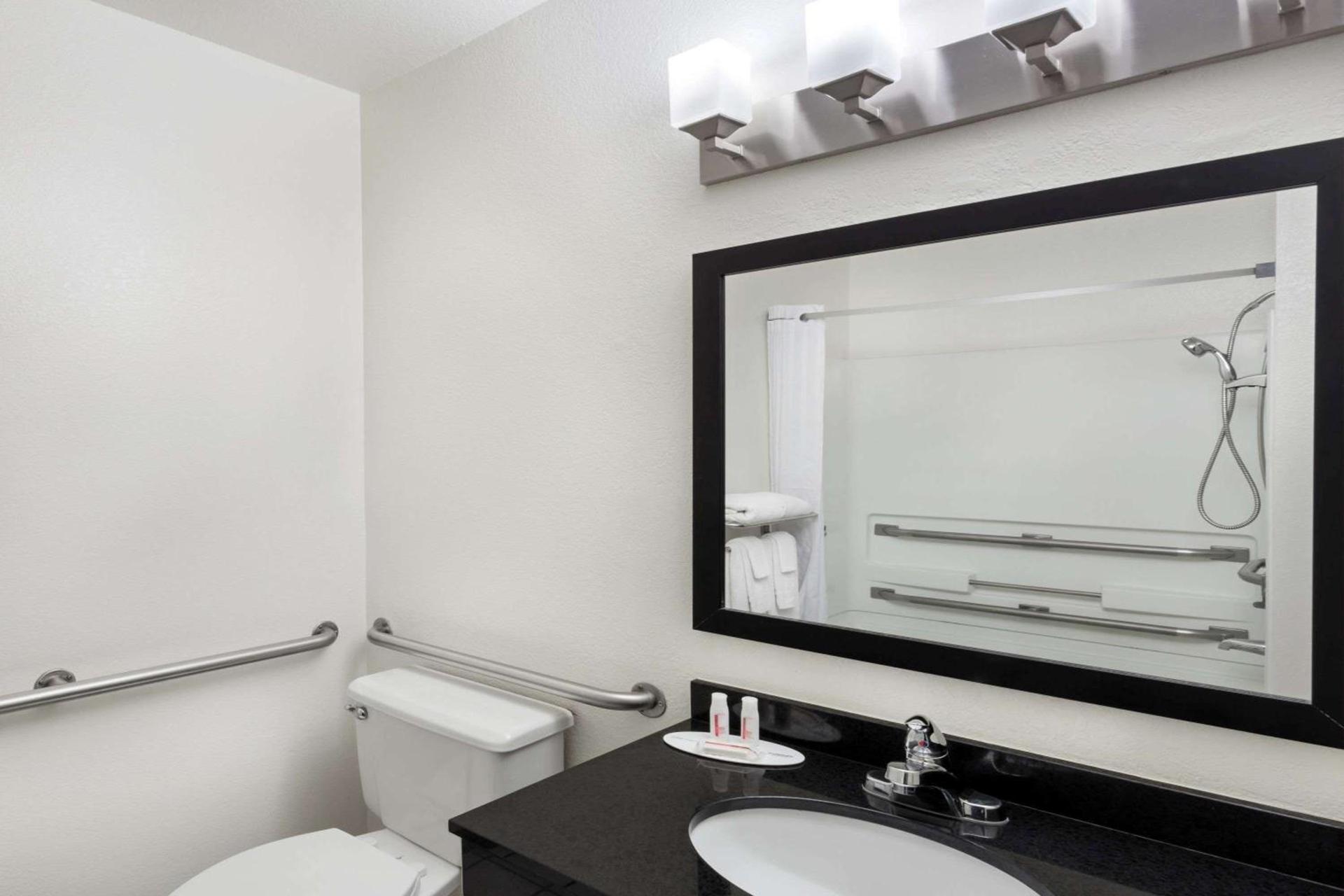 Rodeway Inn & Suites Chandler - Phoenix South I-10 photo 12