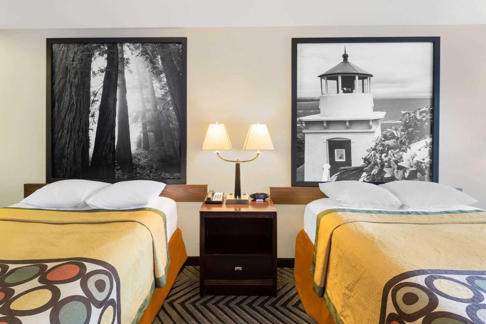 Super 8 by Wyndham Fortuna photo 8