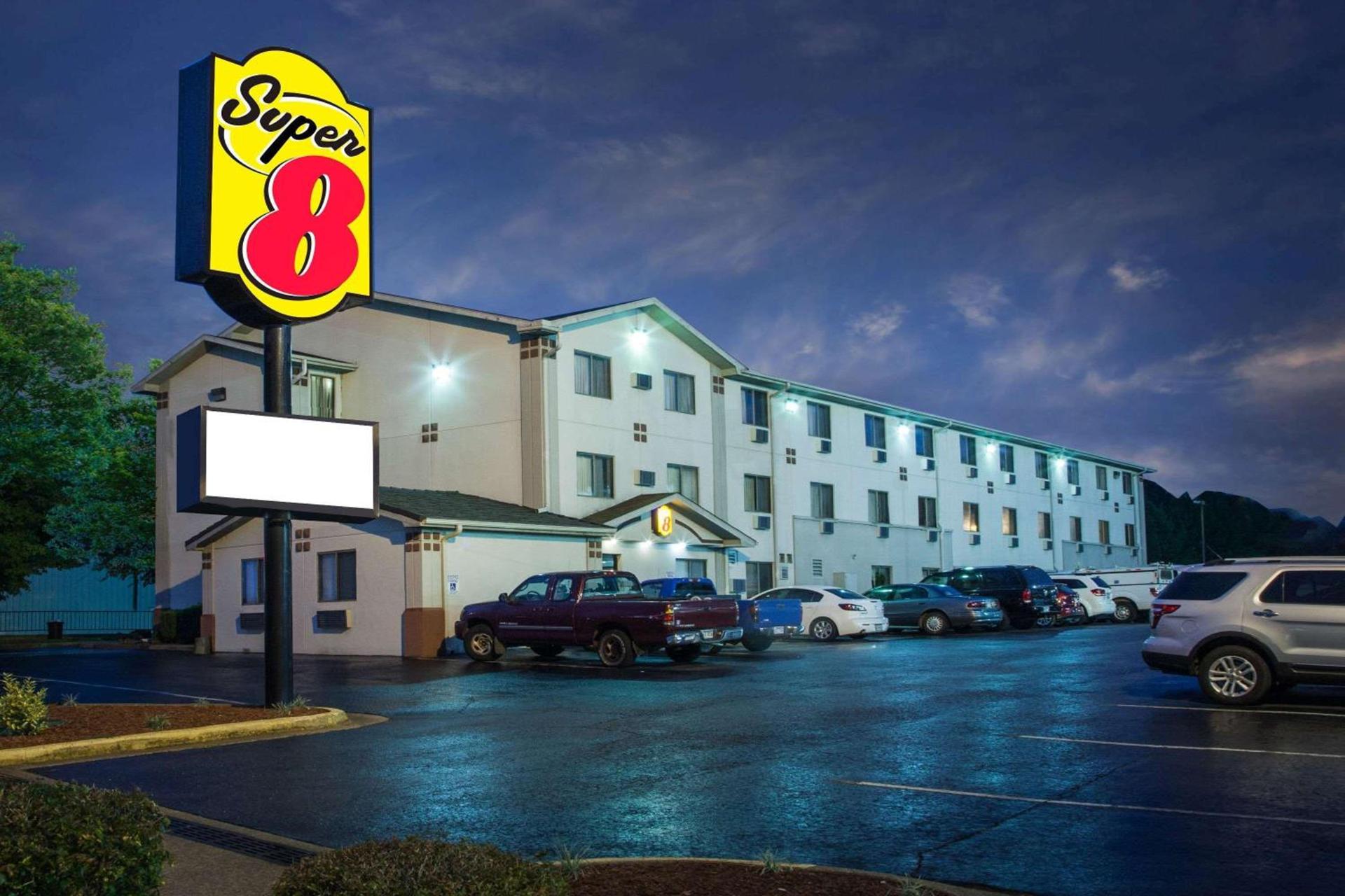 Super 8 by Wyndham Hot Springs — hotel in Hot Springs