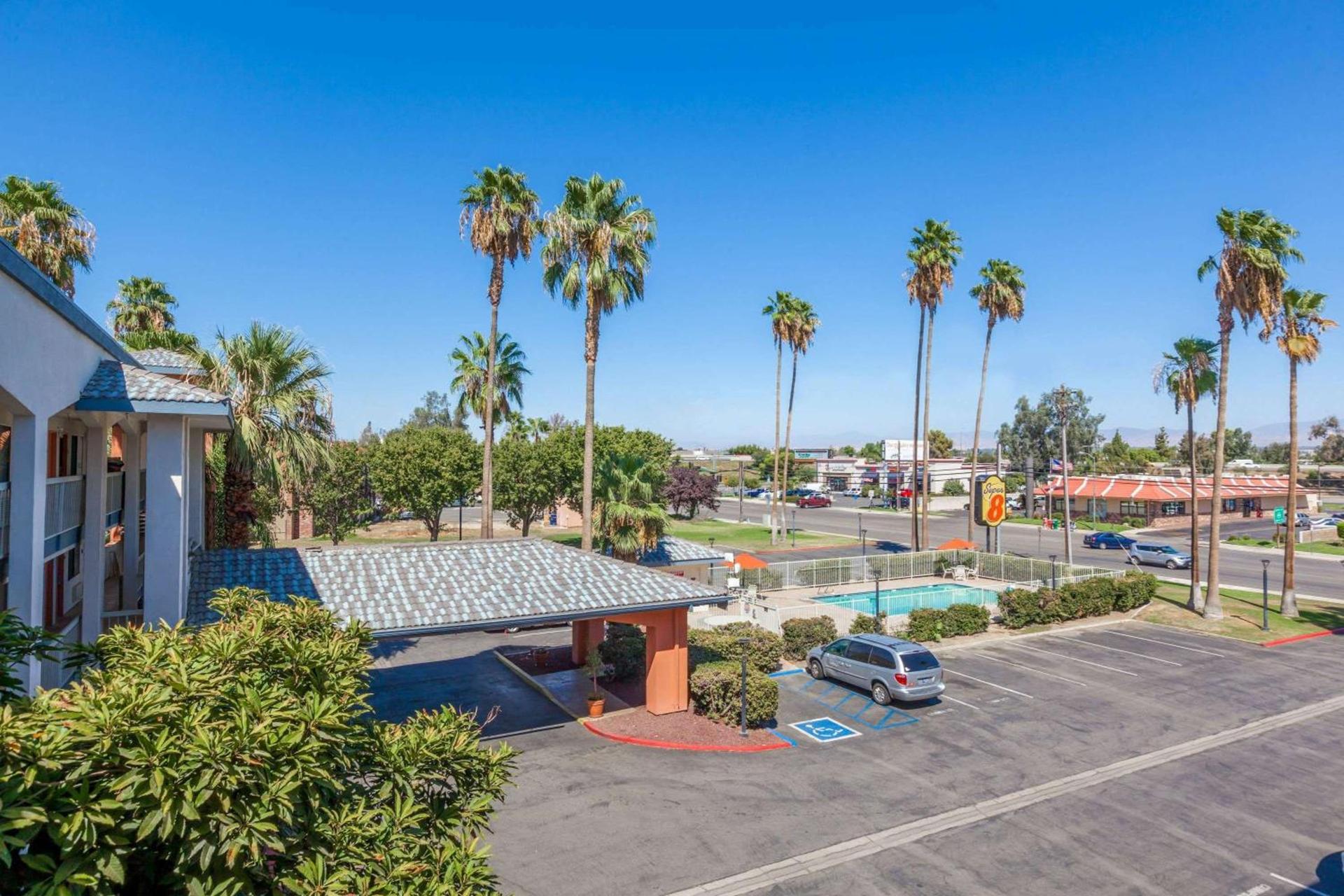 Super 8 by Wyndham Bakersfield/Central photo 13