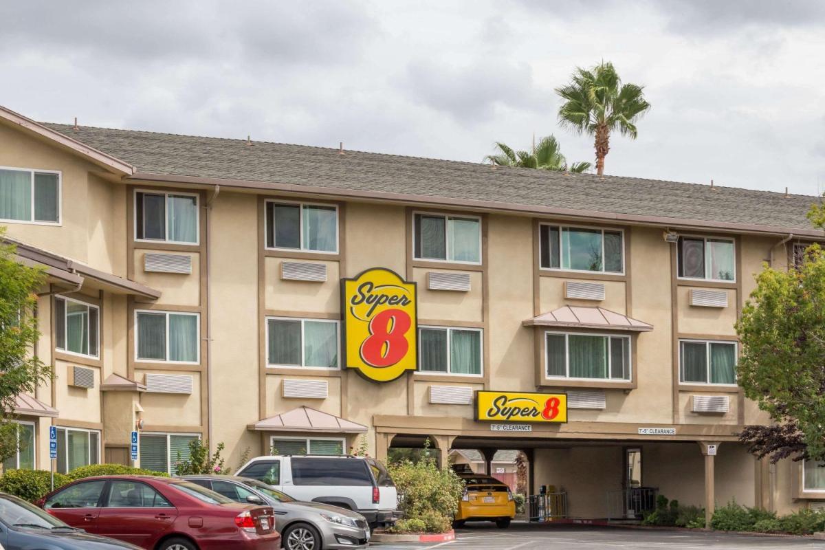 Super 8 by Wyndham Sacramento photo 1