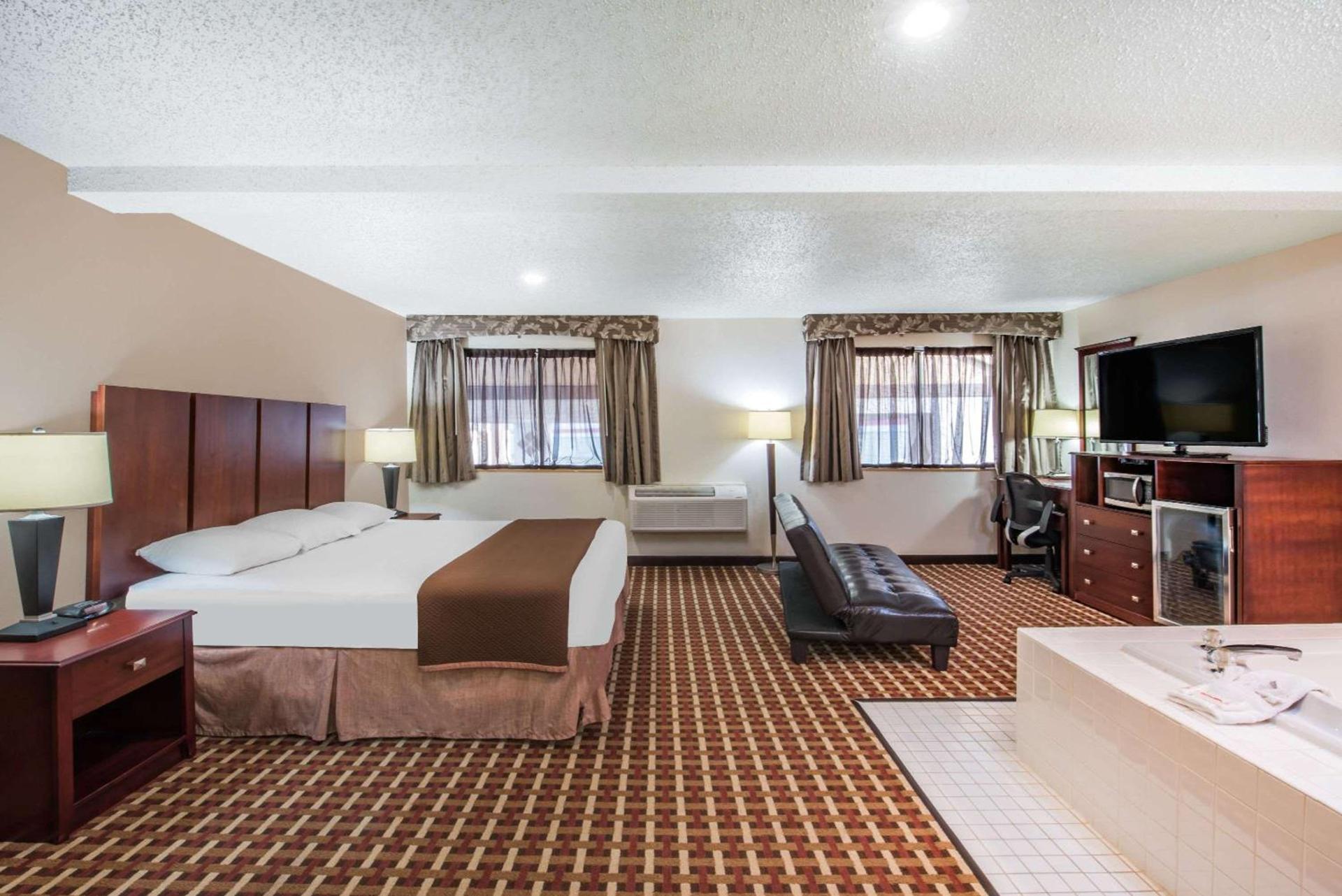 Super 8 by Wyndham Harlingen TX photo 8