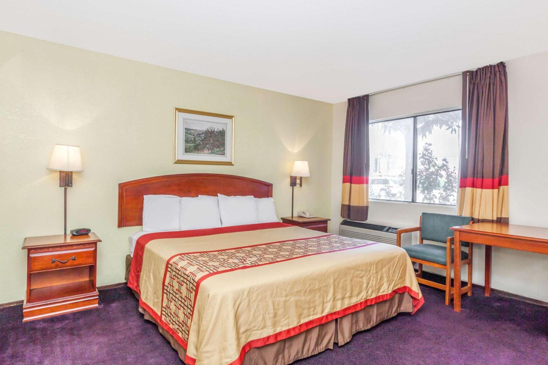 Super 8 by Wyndham Bakersfield/Central photo 8