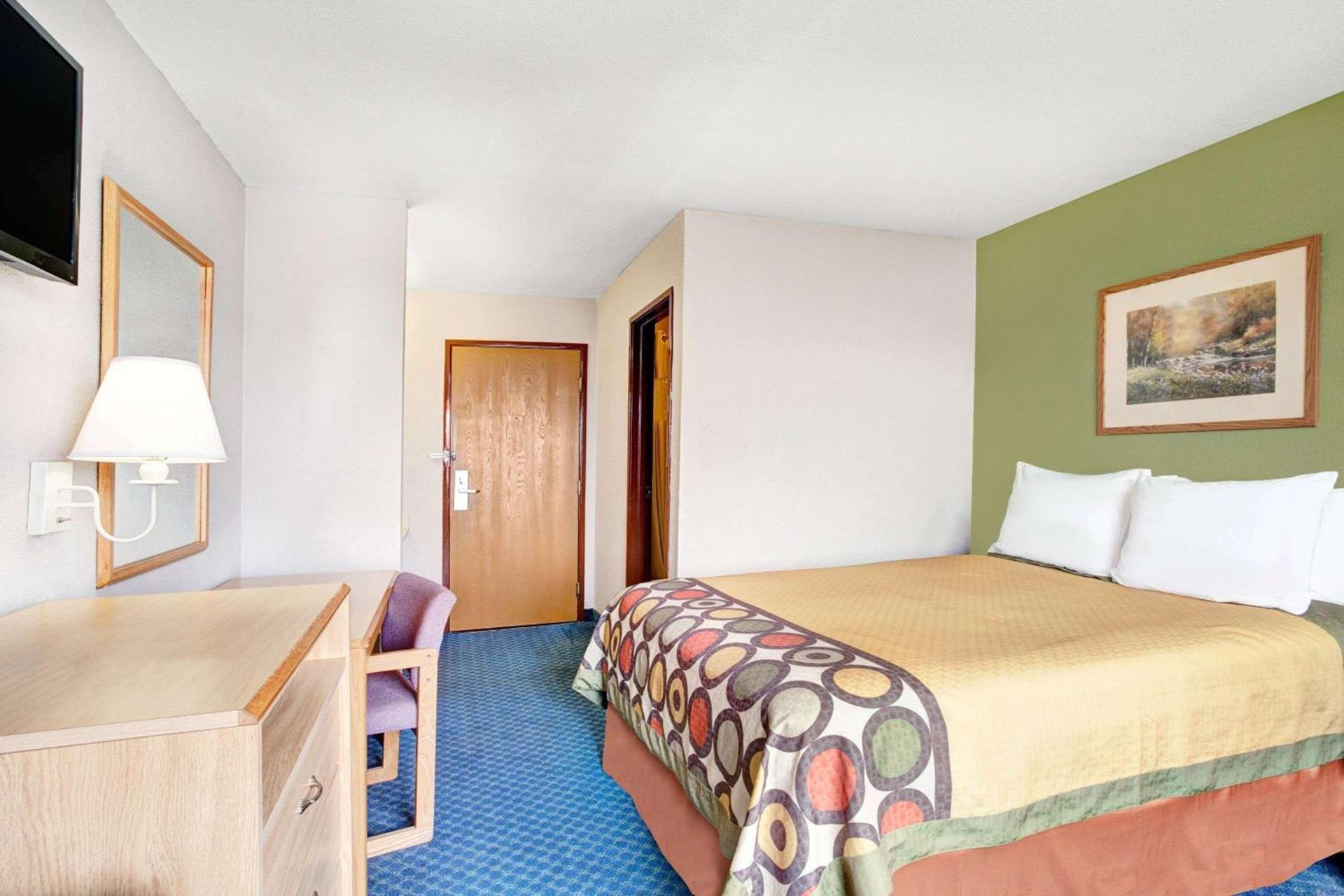 Super 8 by Wyndham West Memphis photo 4