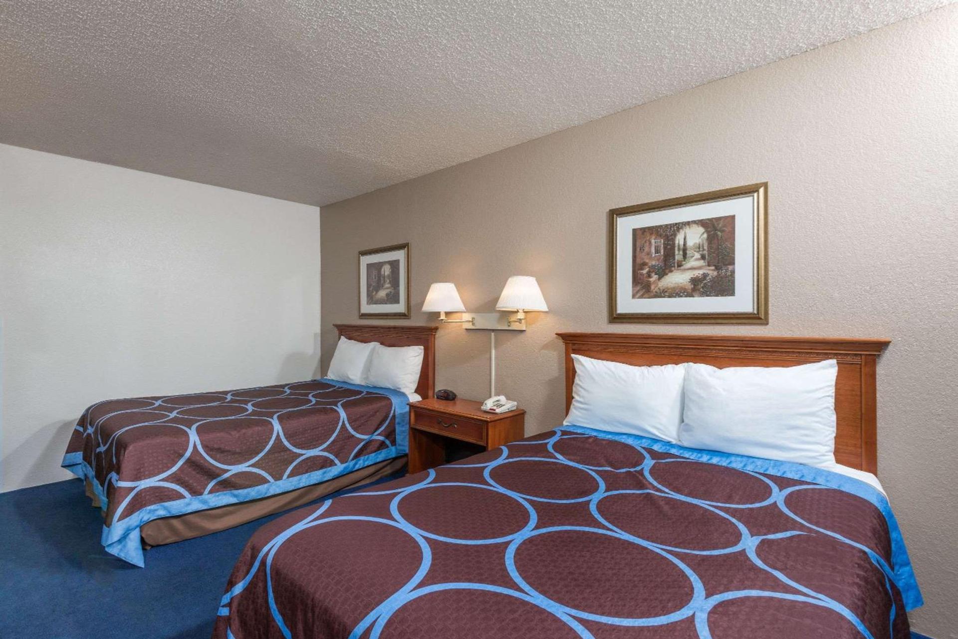 Rodeway Inn Delmont photo 12