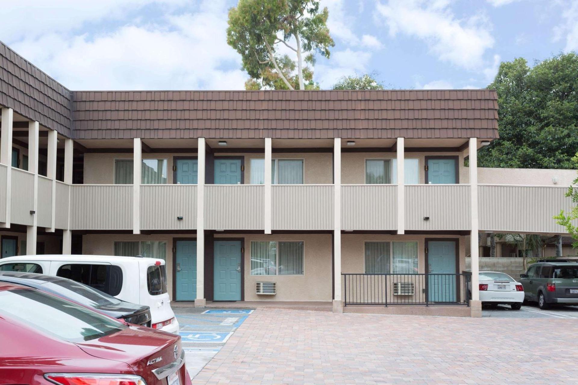 Costa Mesa Inn - Newport Beach Area photo 23