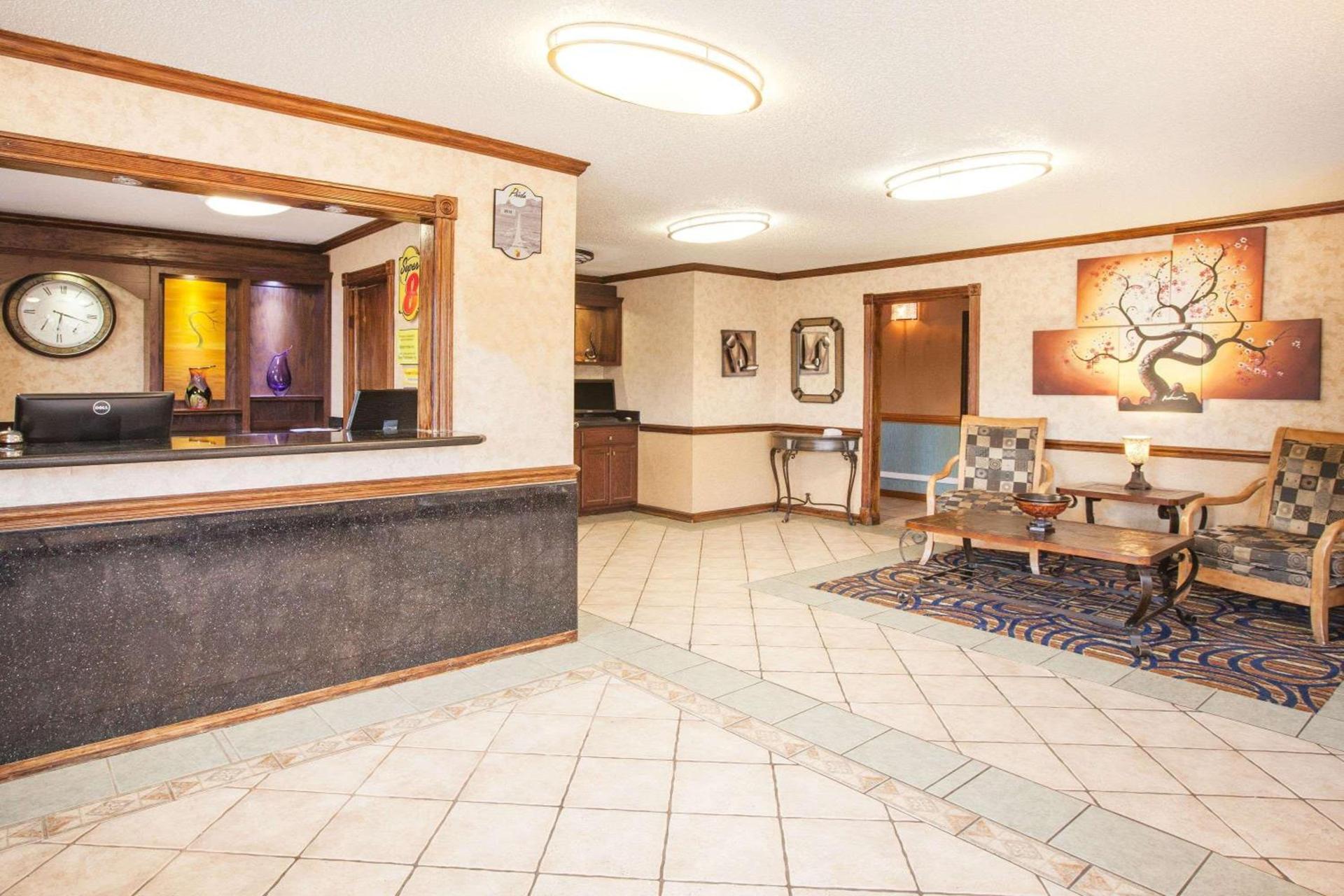 Super 8 by Wyndham Van Buren/Ft. Smith Area photo 3