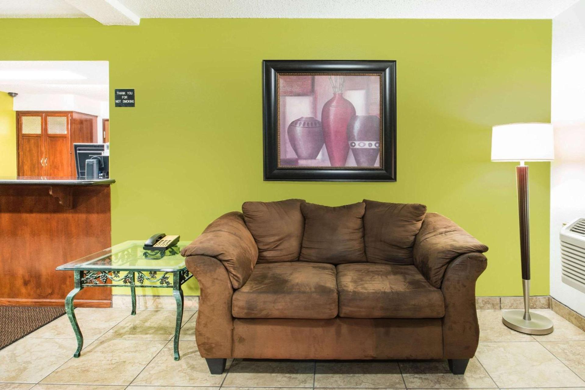 Super 8 by Wyndham Harlingen TX photo 9