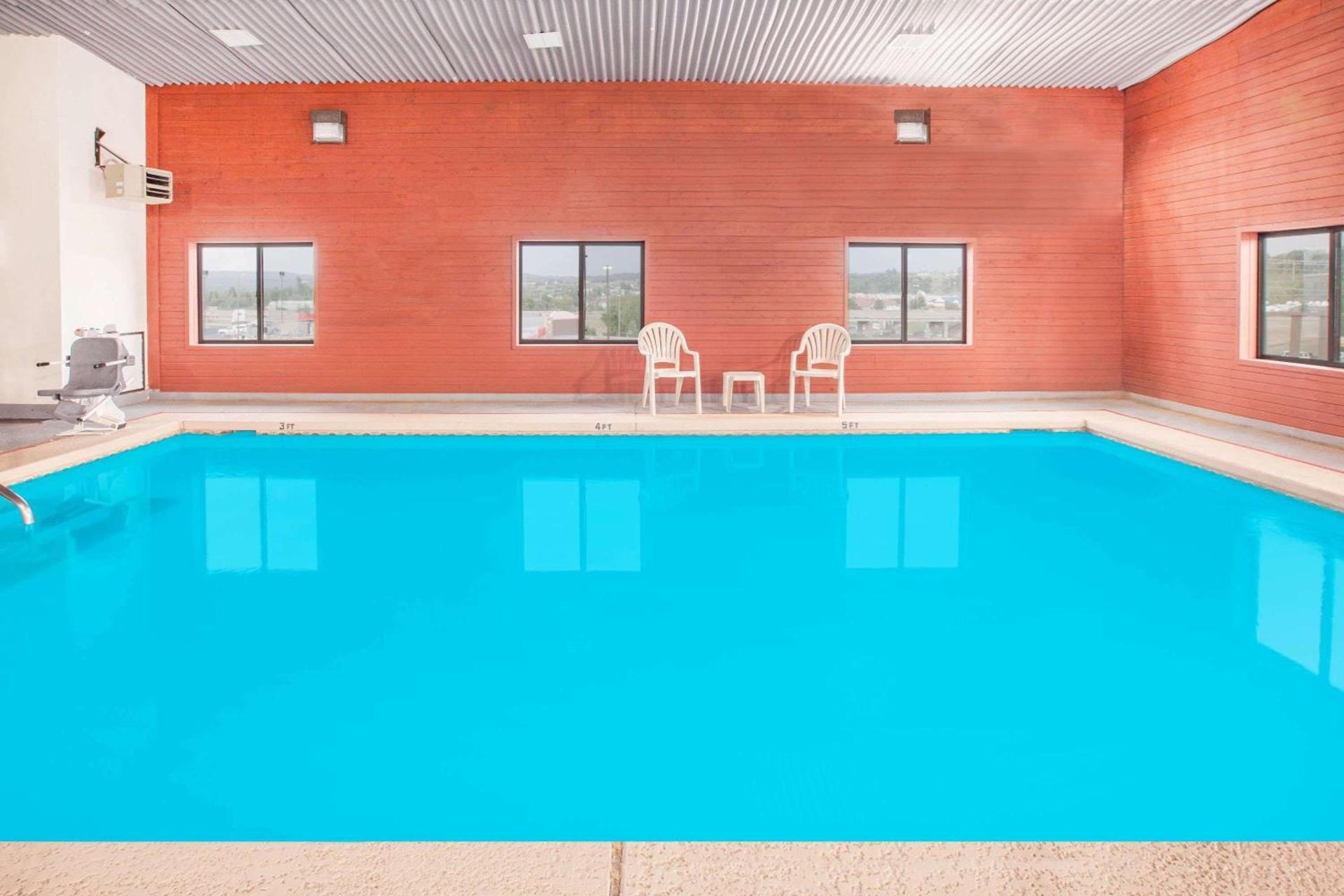 Super 8 by Wyndham Van Buren/Ft. Smith Area photo 4