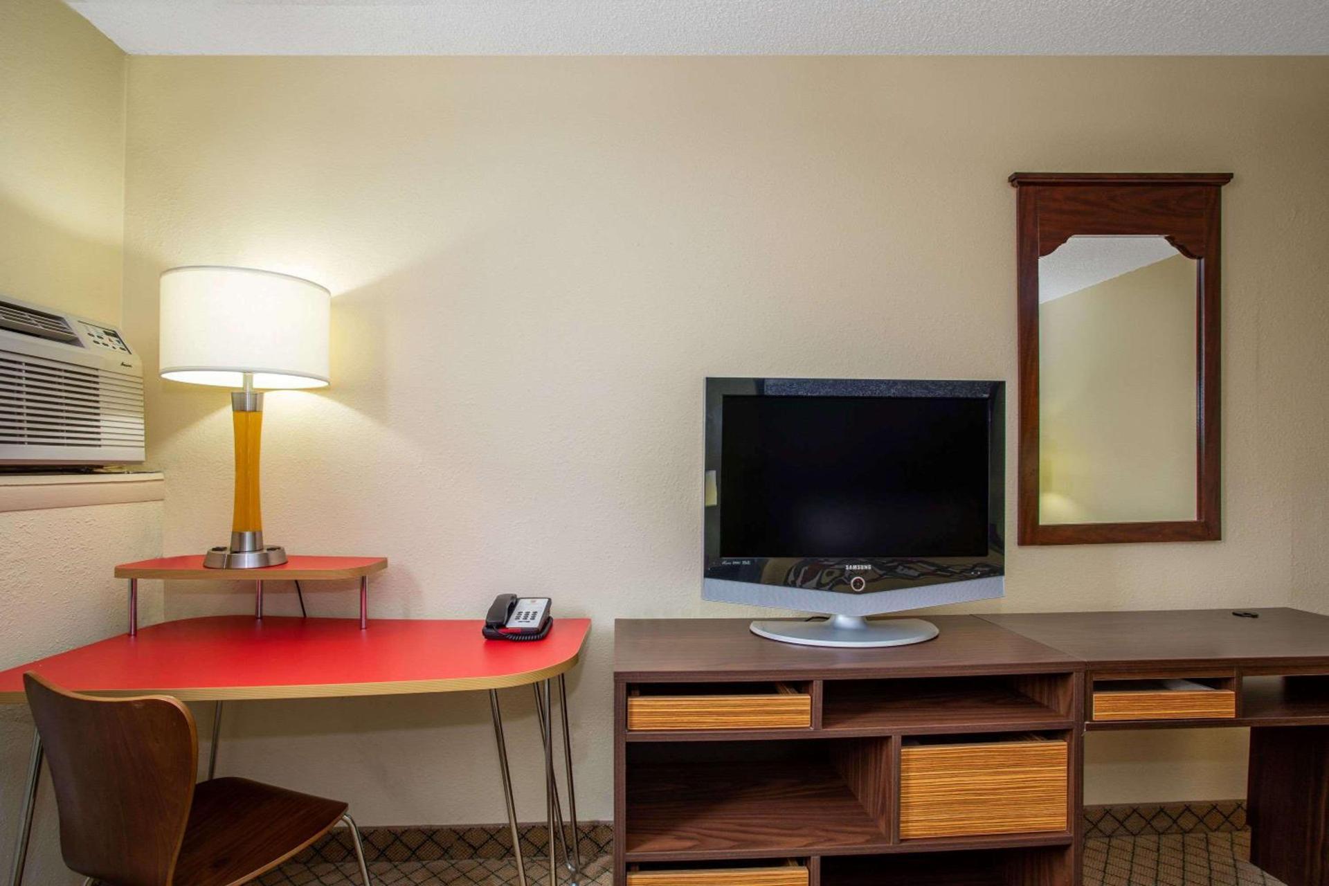 Super 8 by Wyndham Craig photo 7