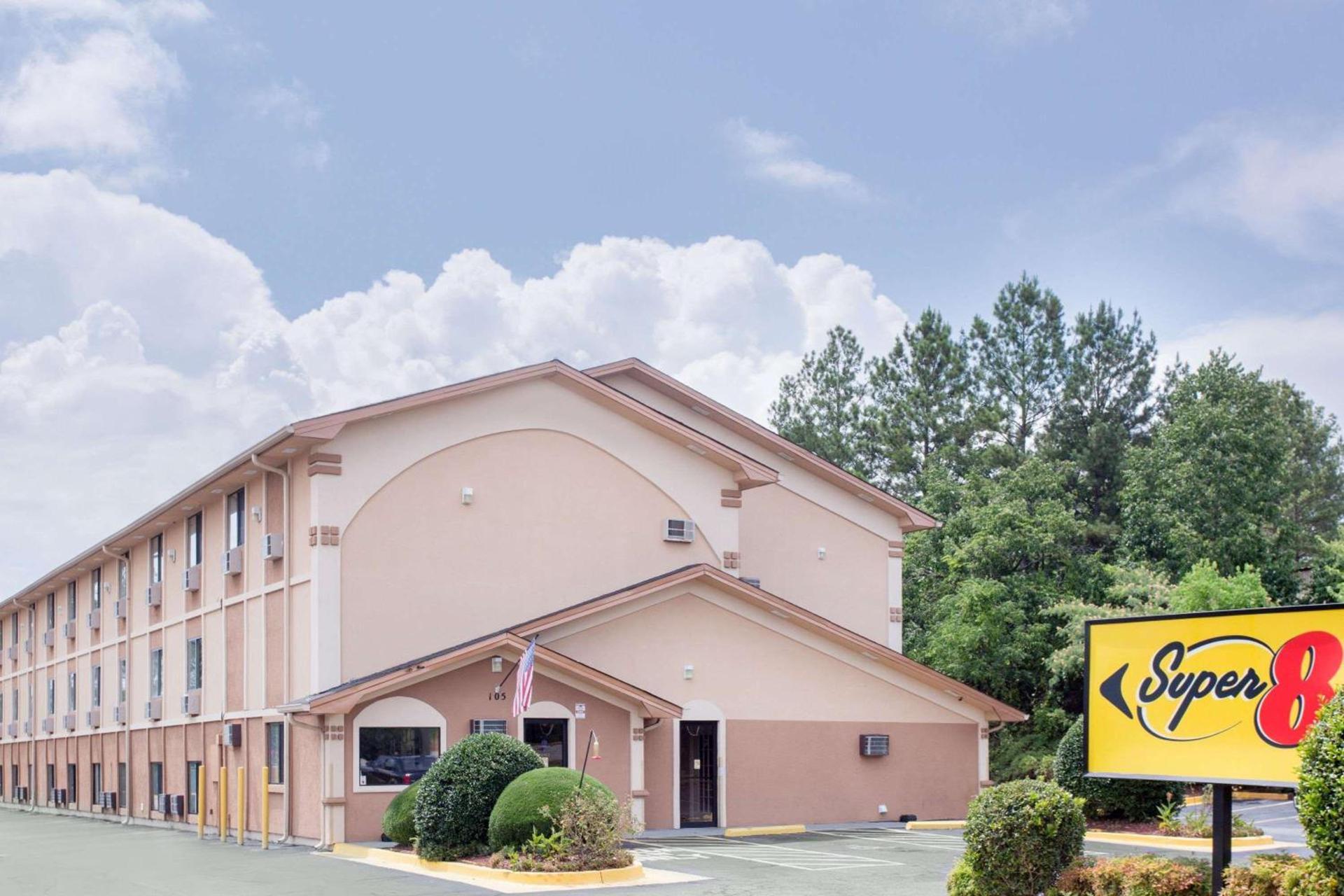 Super 8 by Wyndham Warner Robins photo 2