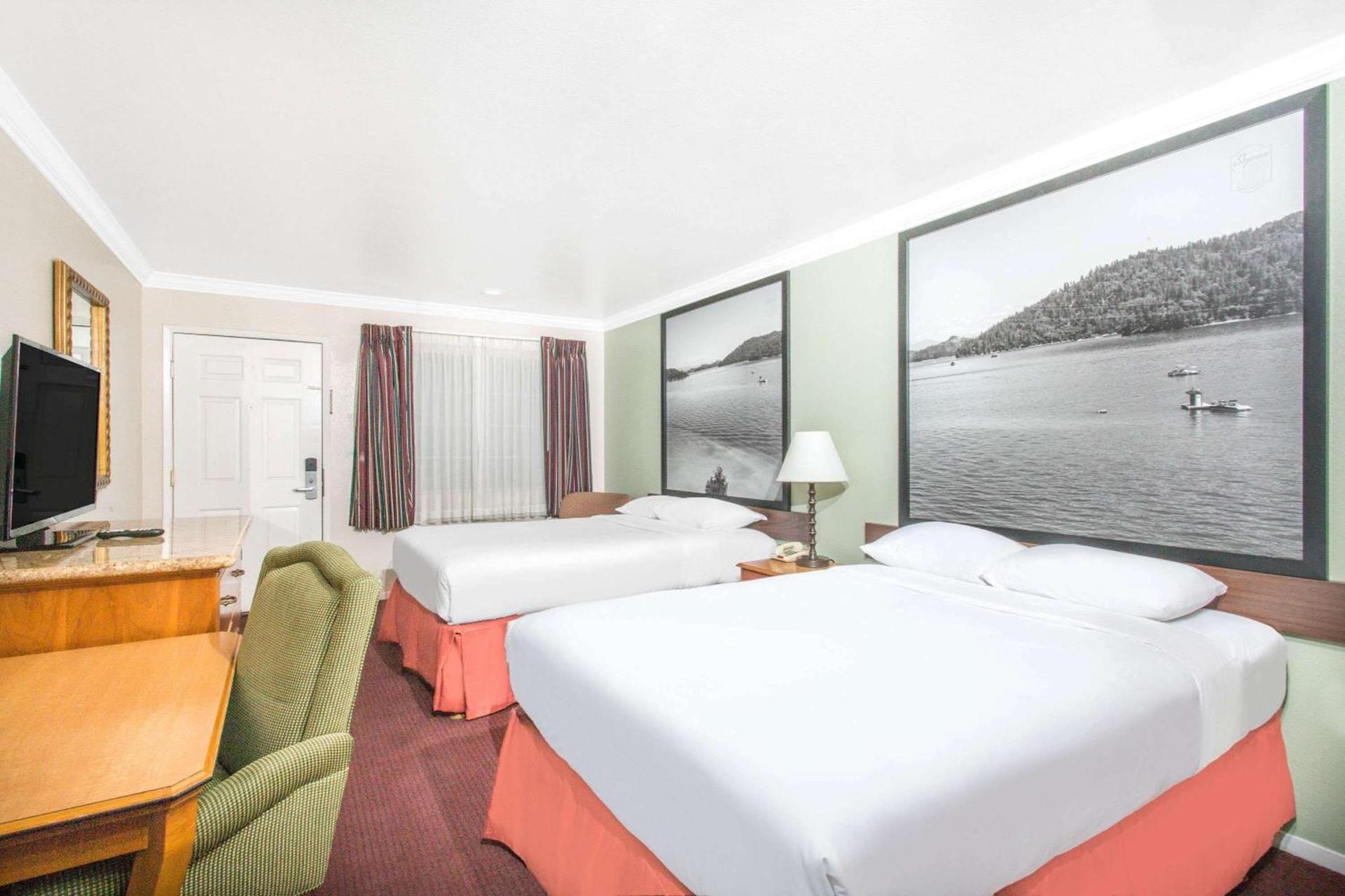 Upper Lake Inn & Suites photo 4