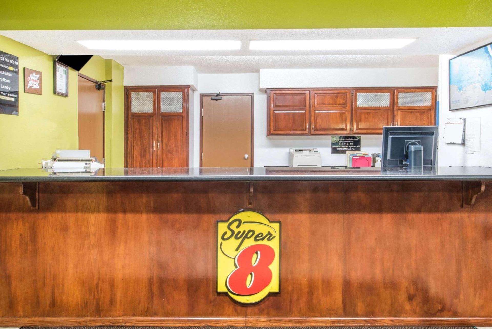 Super 8 by Wyndham Harlingen TX photo 7