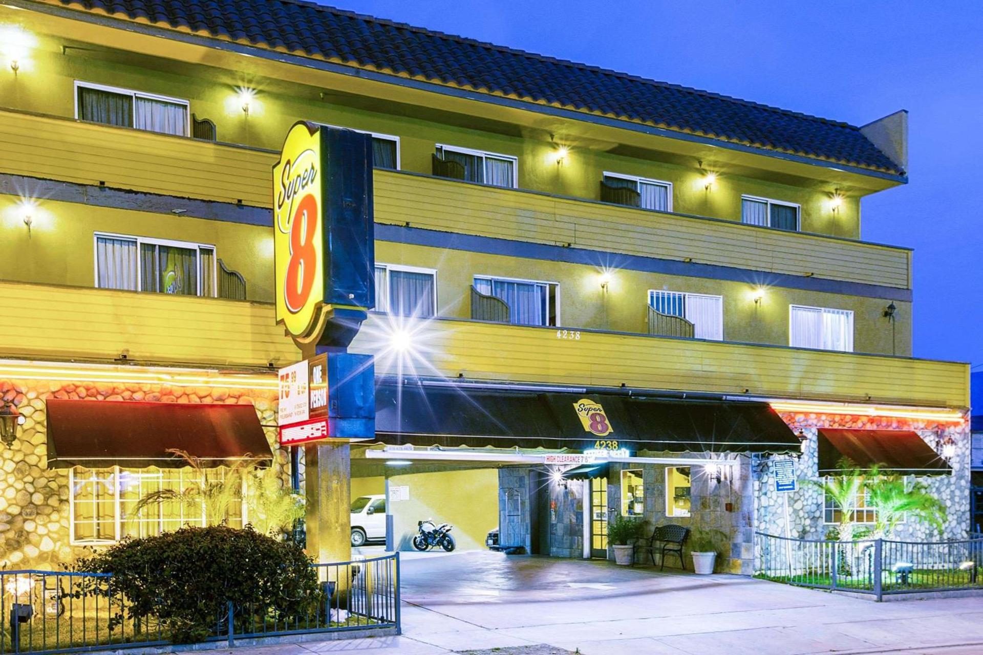 Super 8 by Wyndham Inglewood/LAX/LA Airport photo 2