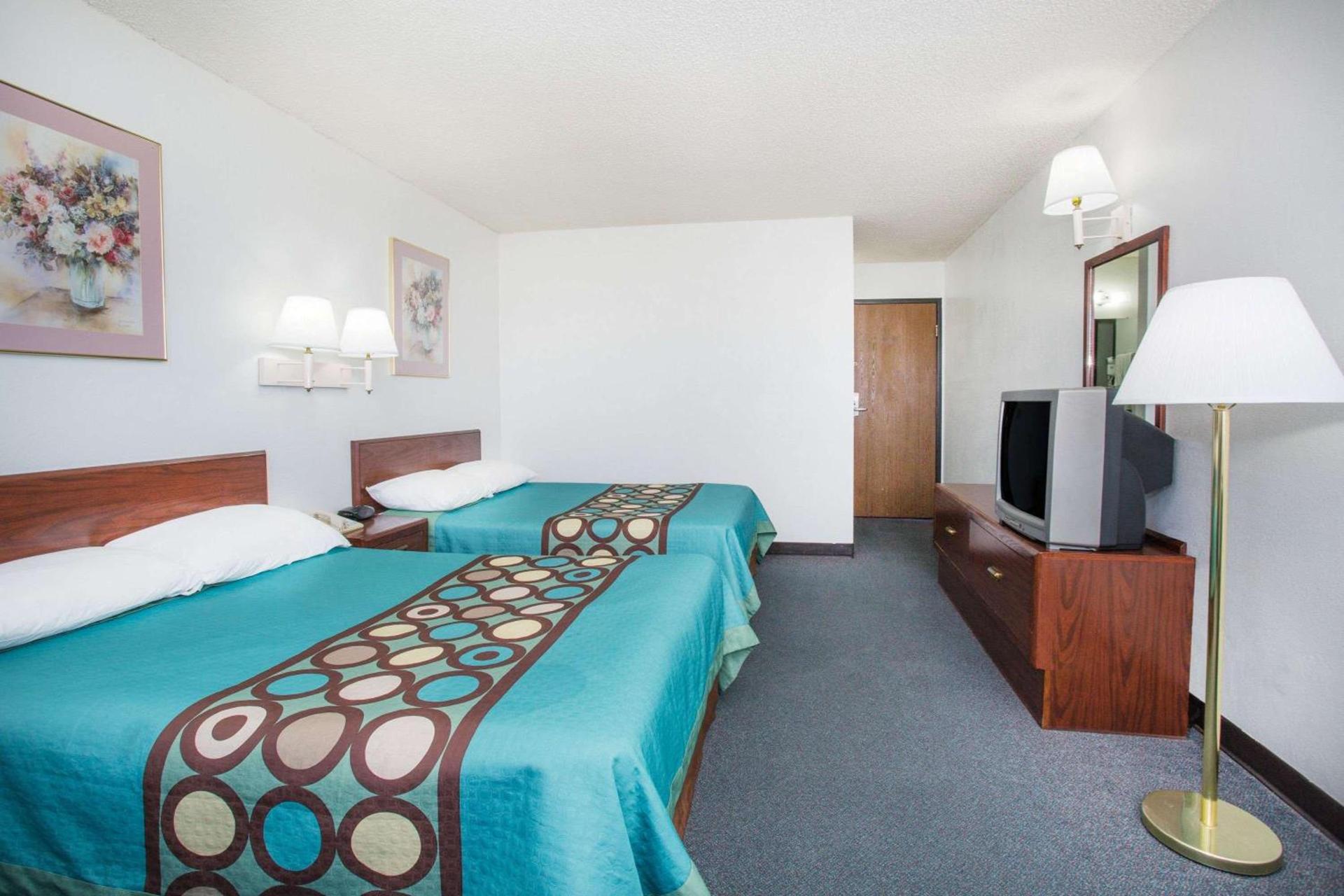 Super 8 by Wyndham Limon photo 5