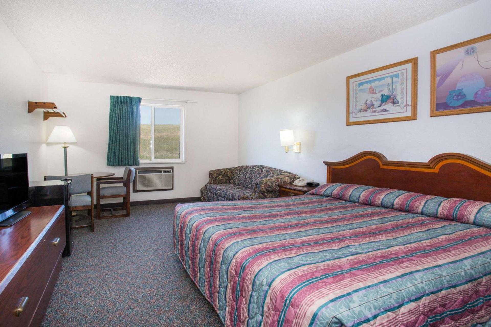 Super 8 by Wyndham Limon photo 7