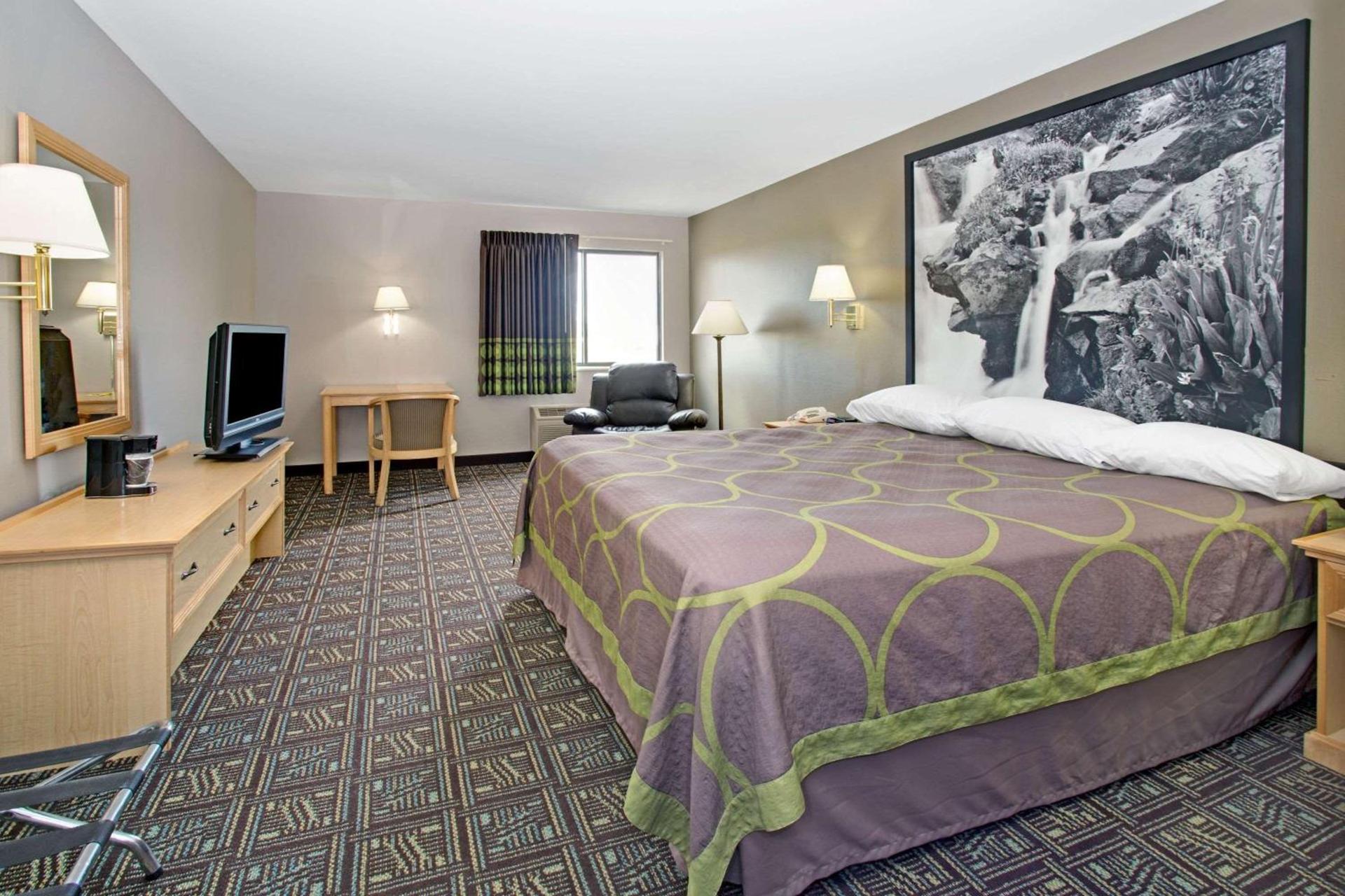 Super 8 by Wyndham Fort Collins photo 3