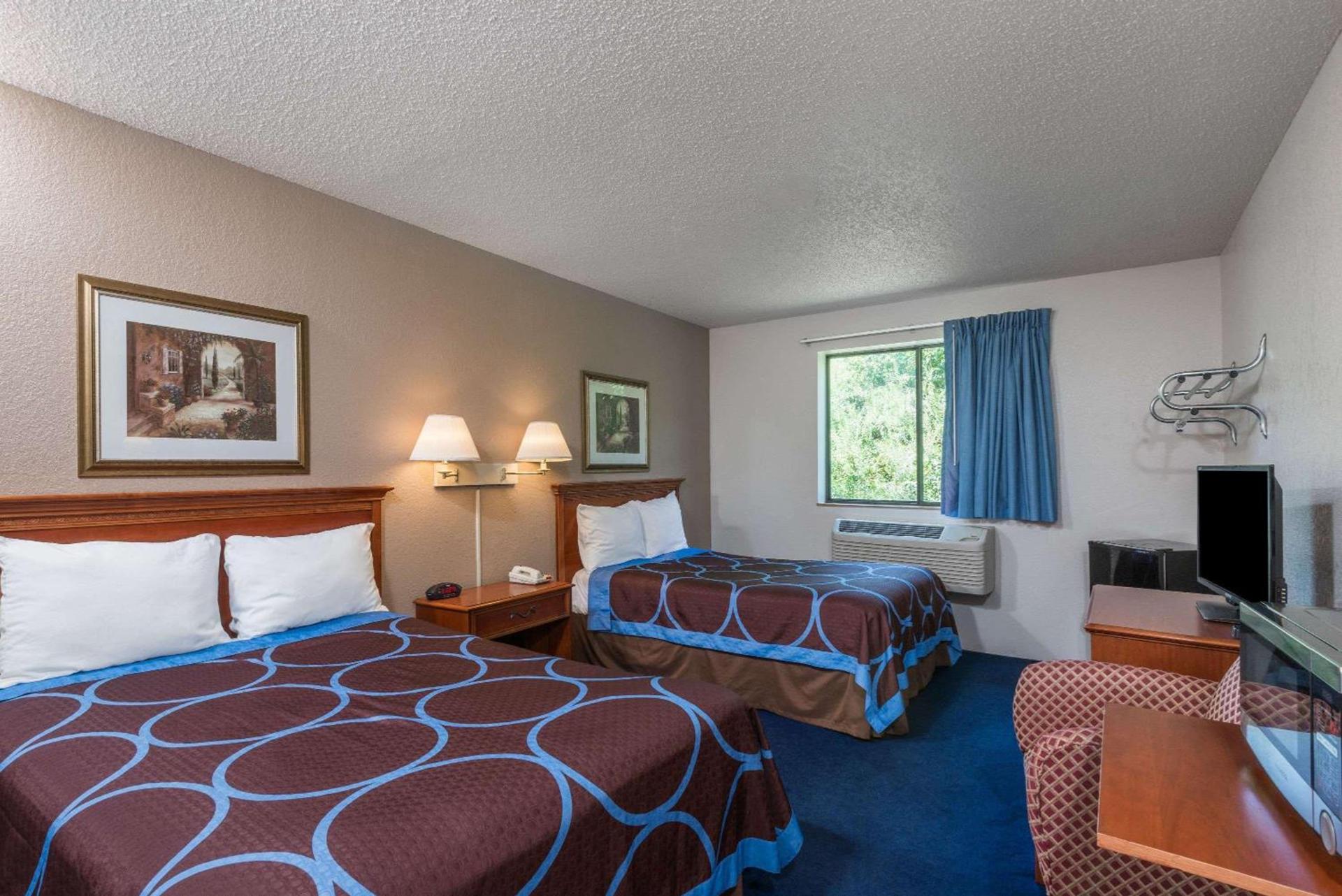 Rodeway Inn Delmont photo 7