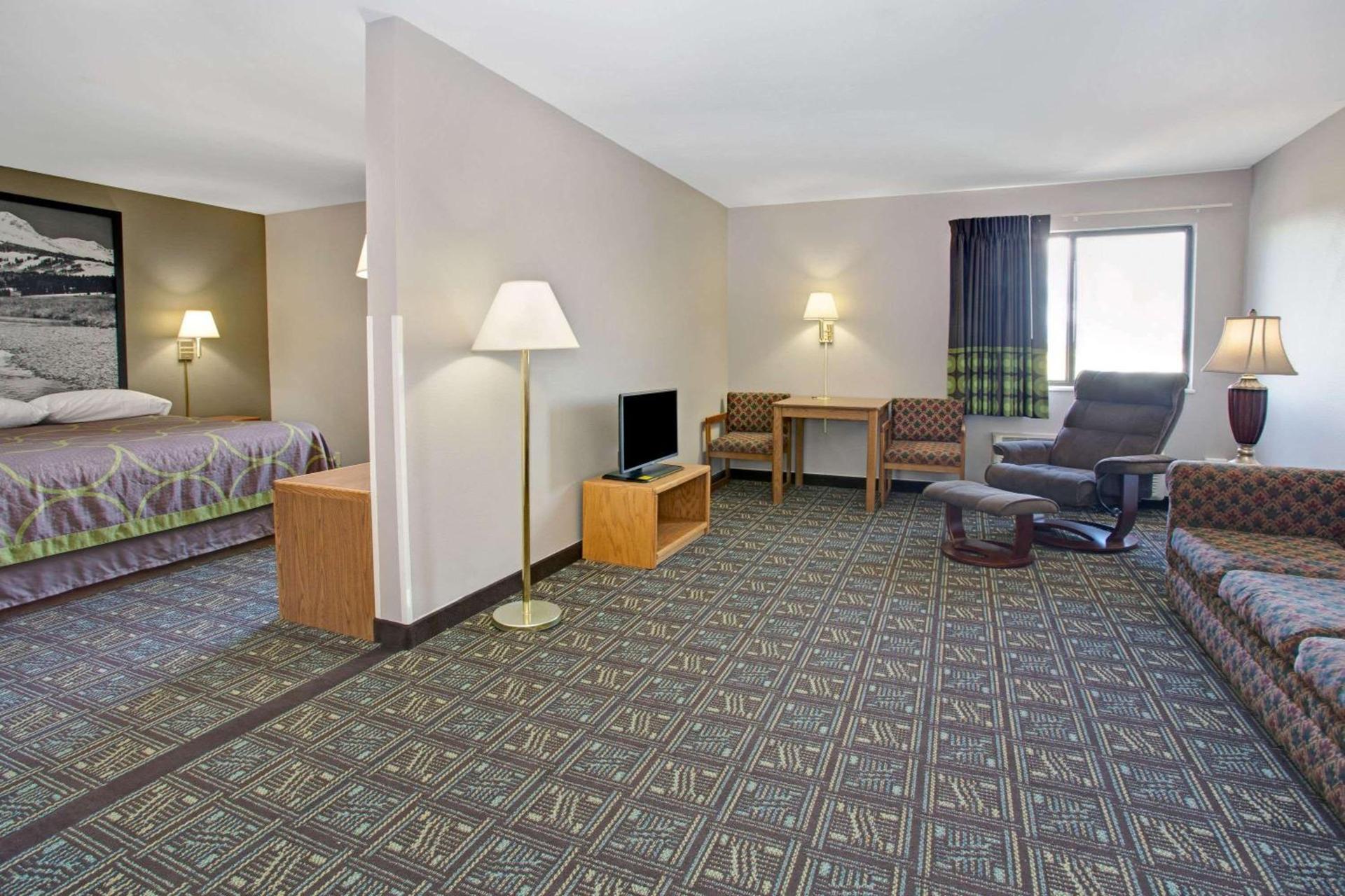 Super 8 by Wyndham Fort Collins photo 9