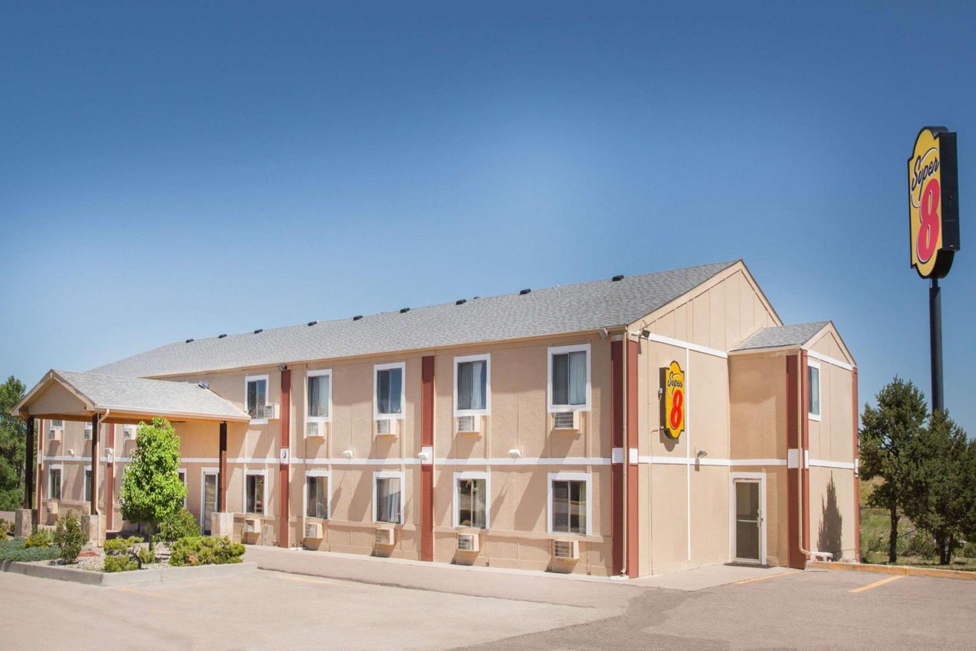 Super 8 by Wyndham Limon photo 2