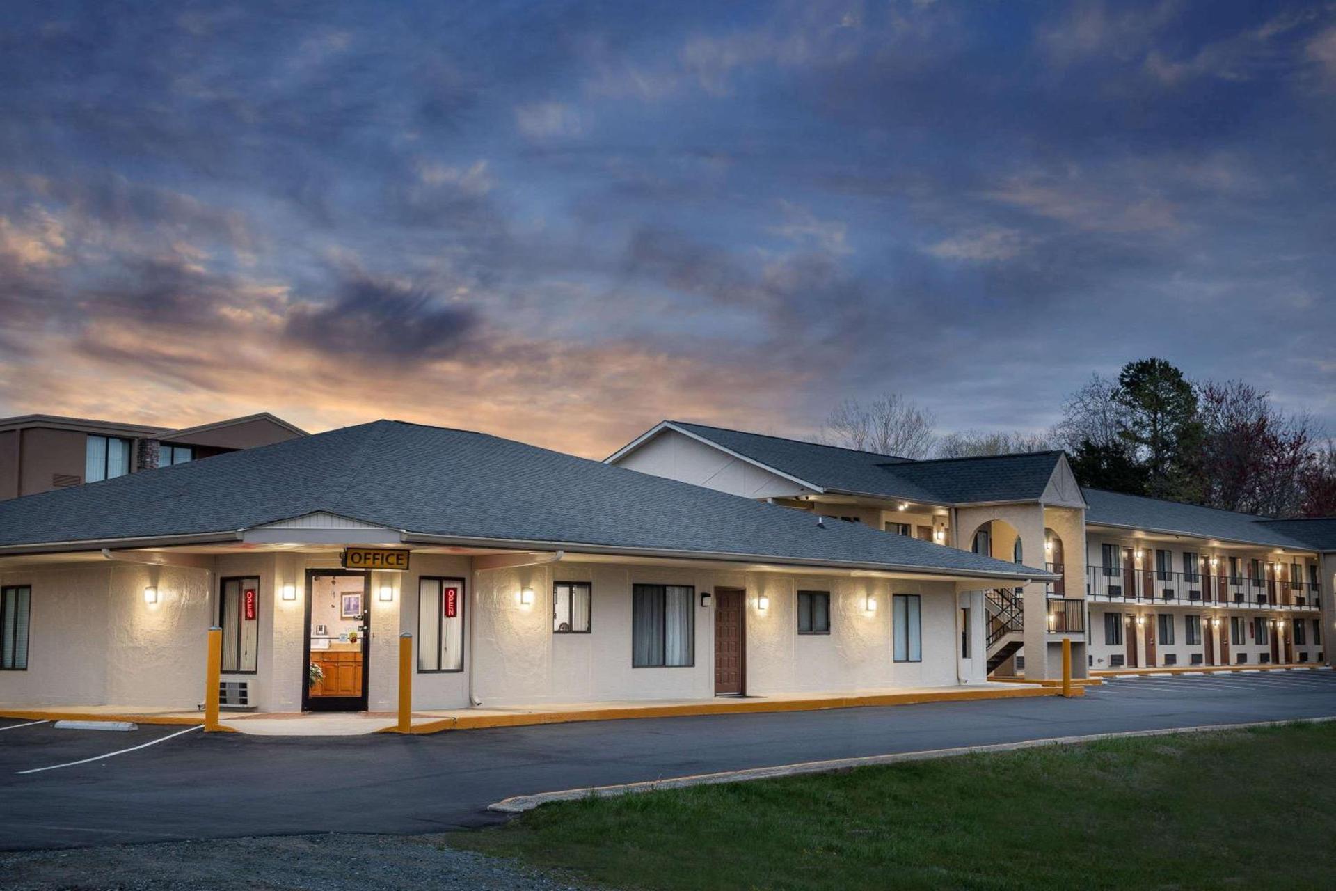 Super 8 by Wyndham Burlington NC photo 22