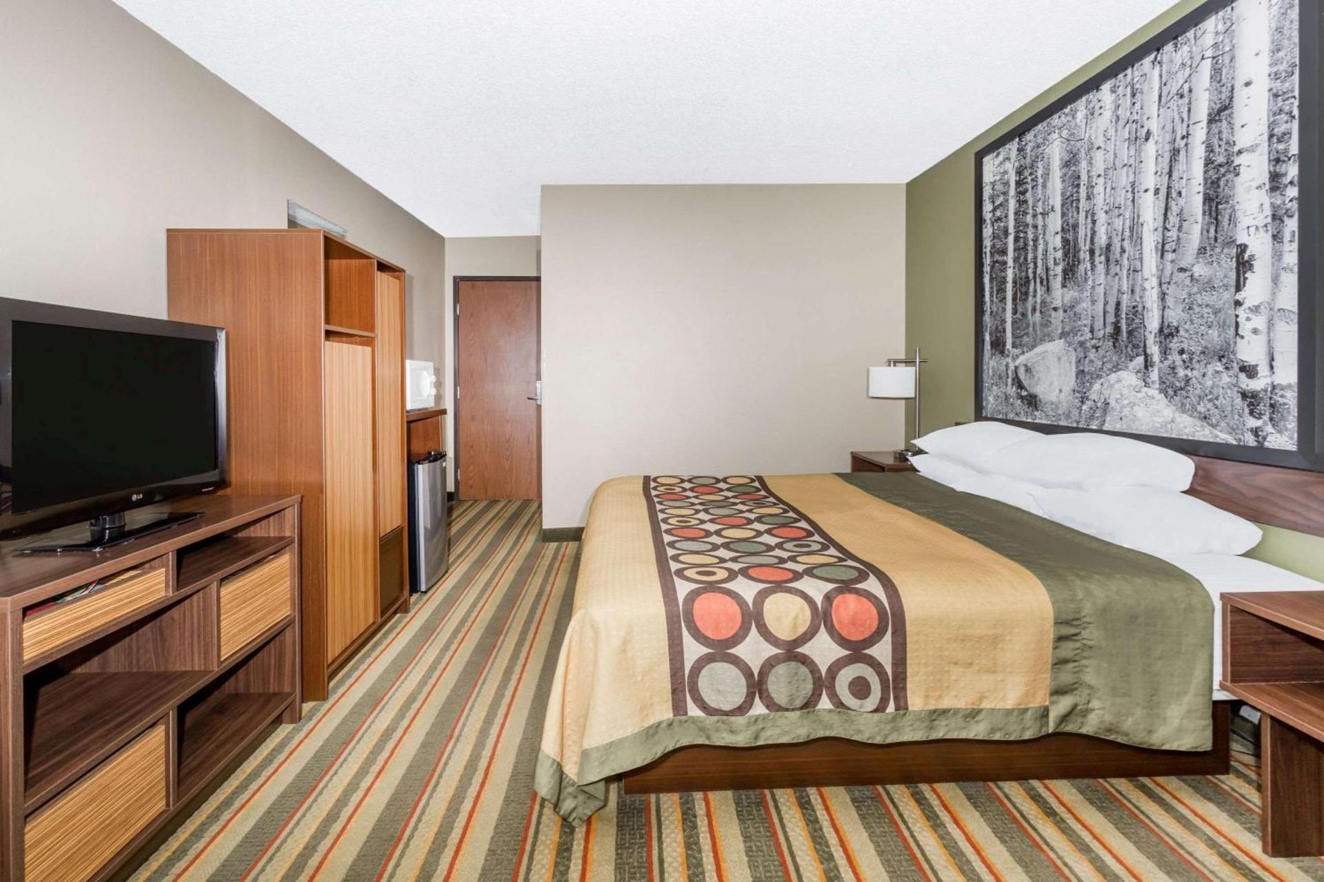 Super 8 by Wyndham Montrose photo 13
