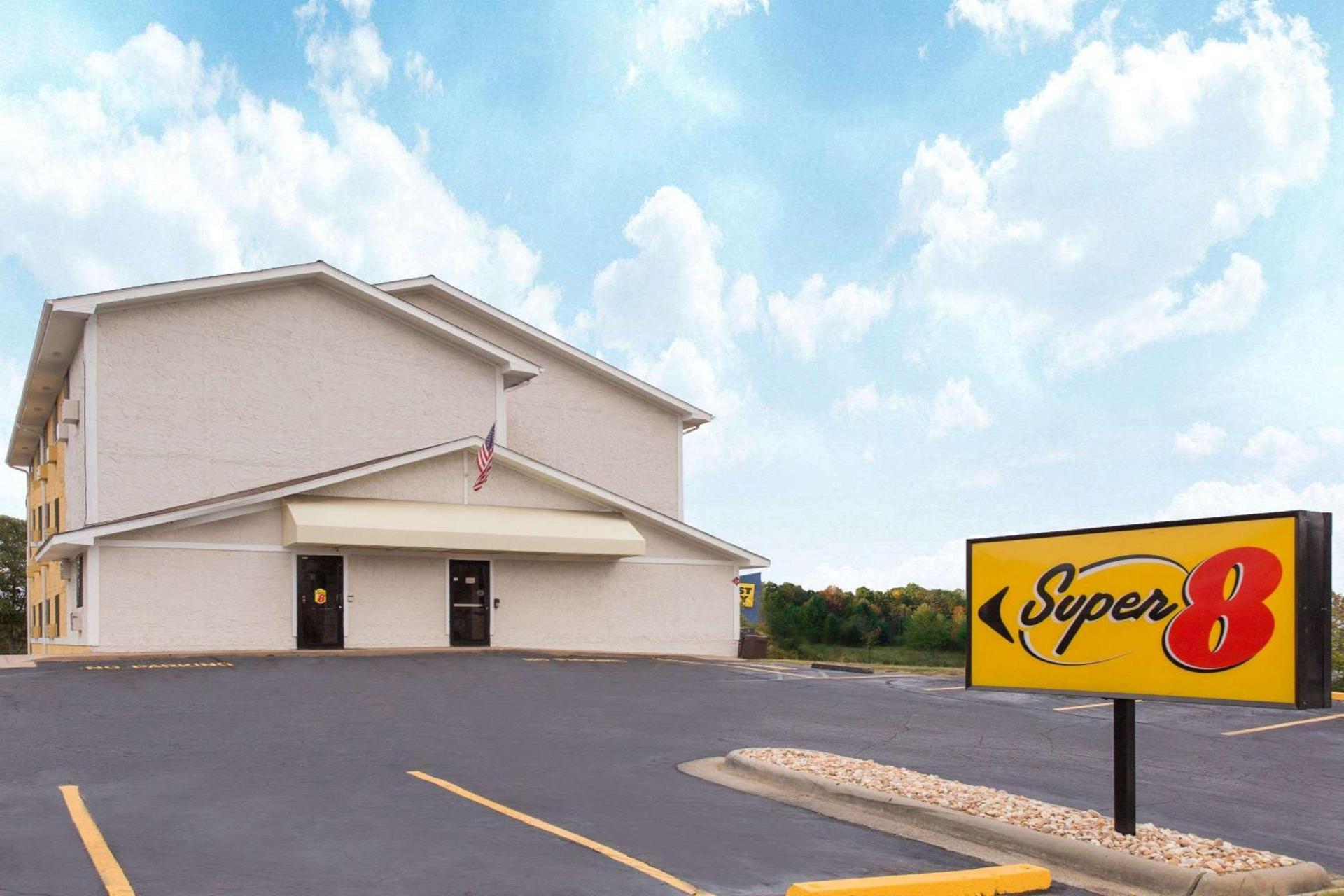 Super 8 by Wyndham Columbus Airport photo 2
