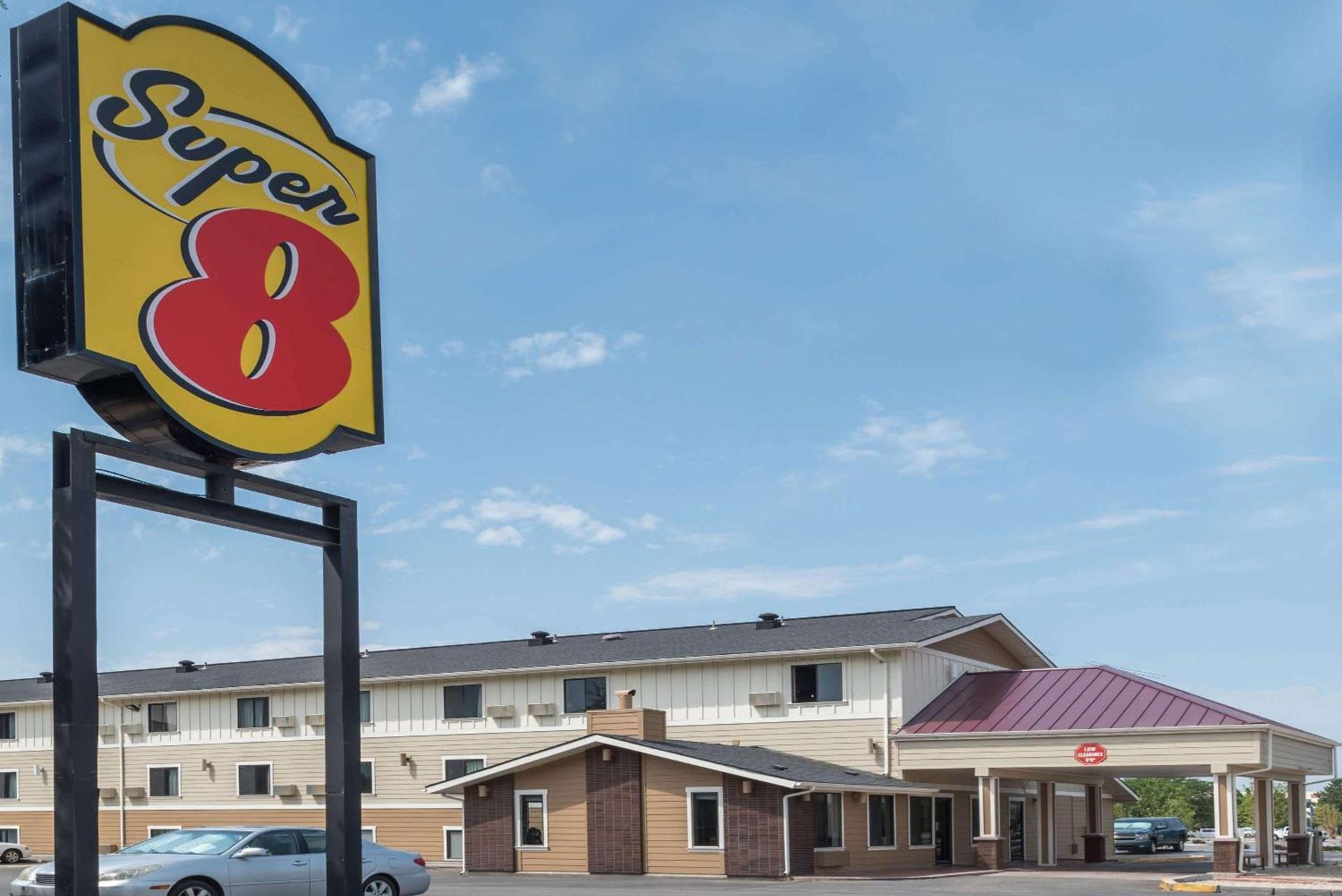 Super 8 by Wyndham Boise photo 2