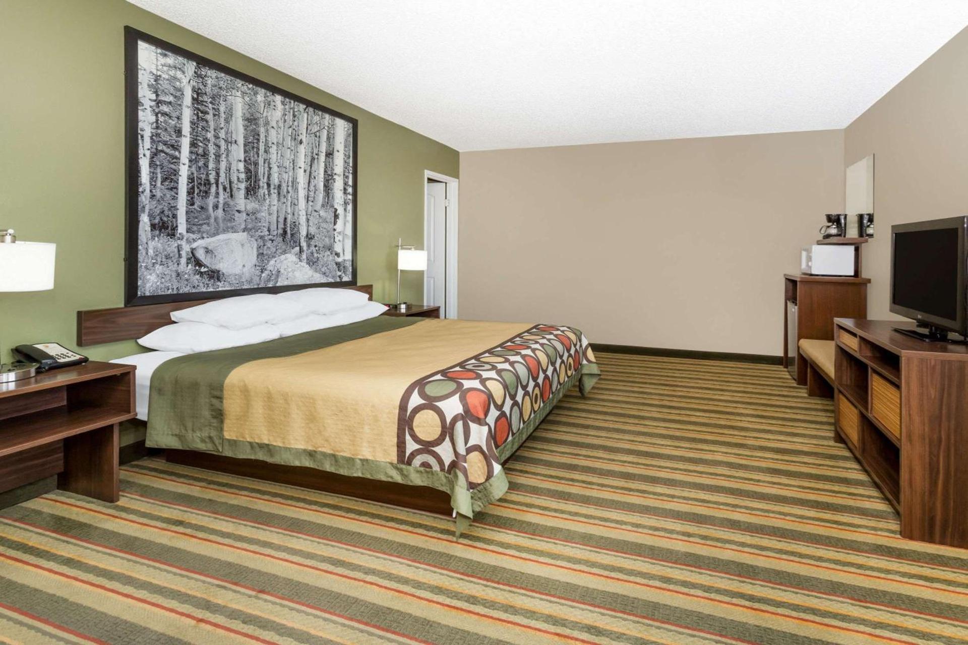 Super 8 by Wyndham Montrose photo 12