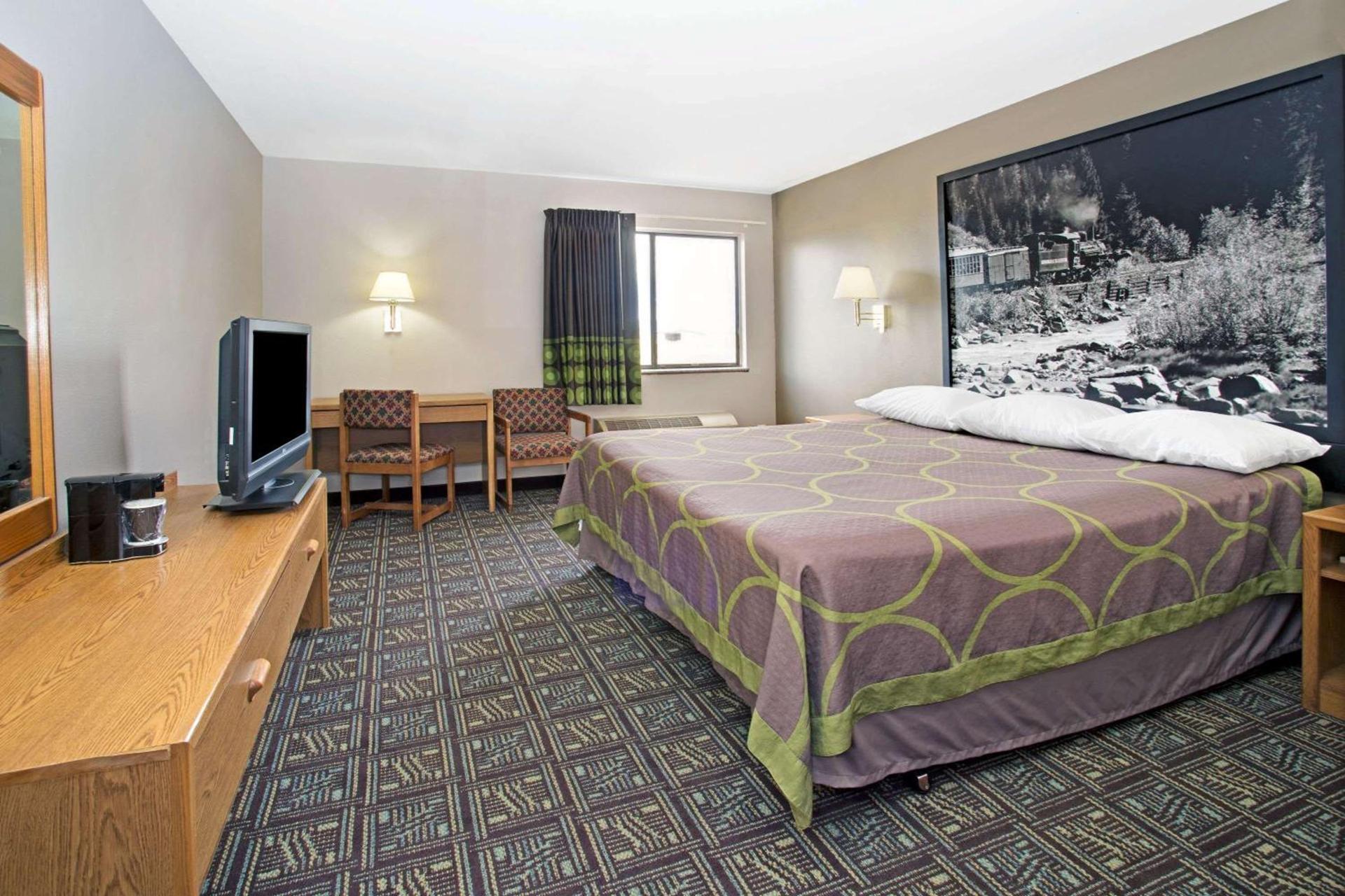 Super 8 by Wyndham Fort Collins photo 6