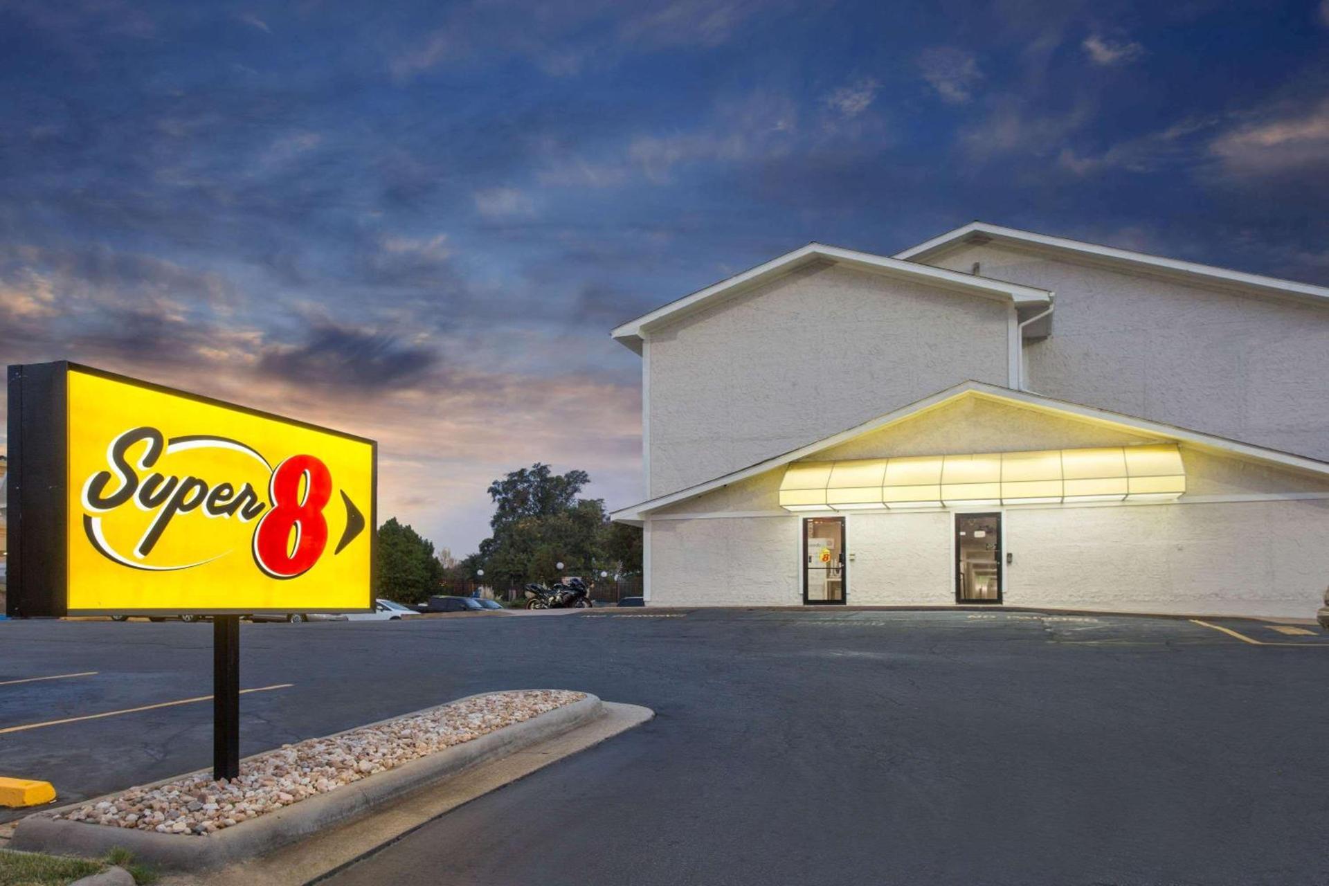 Super 8 by Wyndham Columbus Airport photo 1