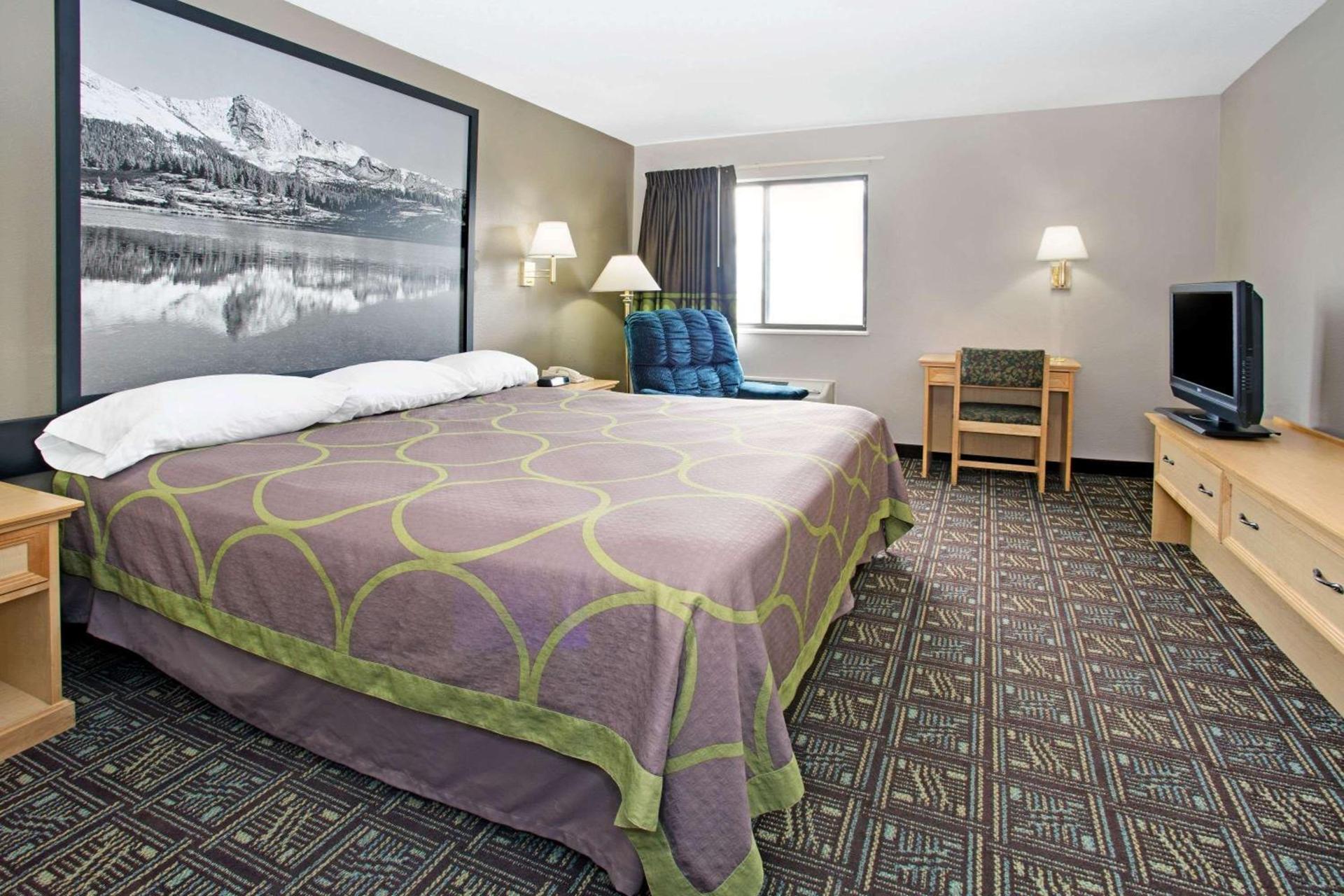 Super 8 by Wyndham Fort Collins photo 7
