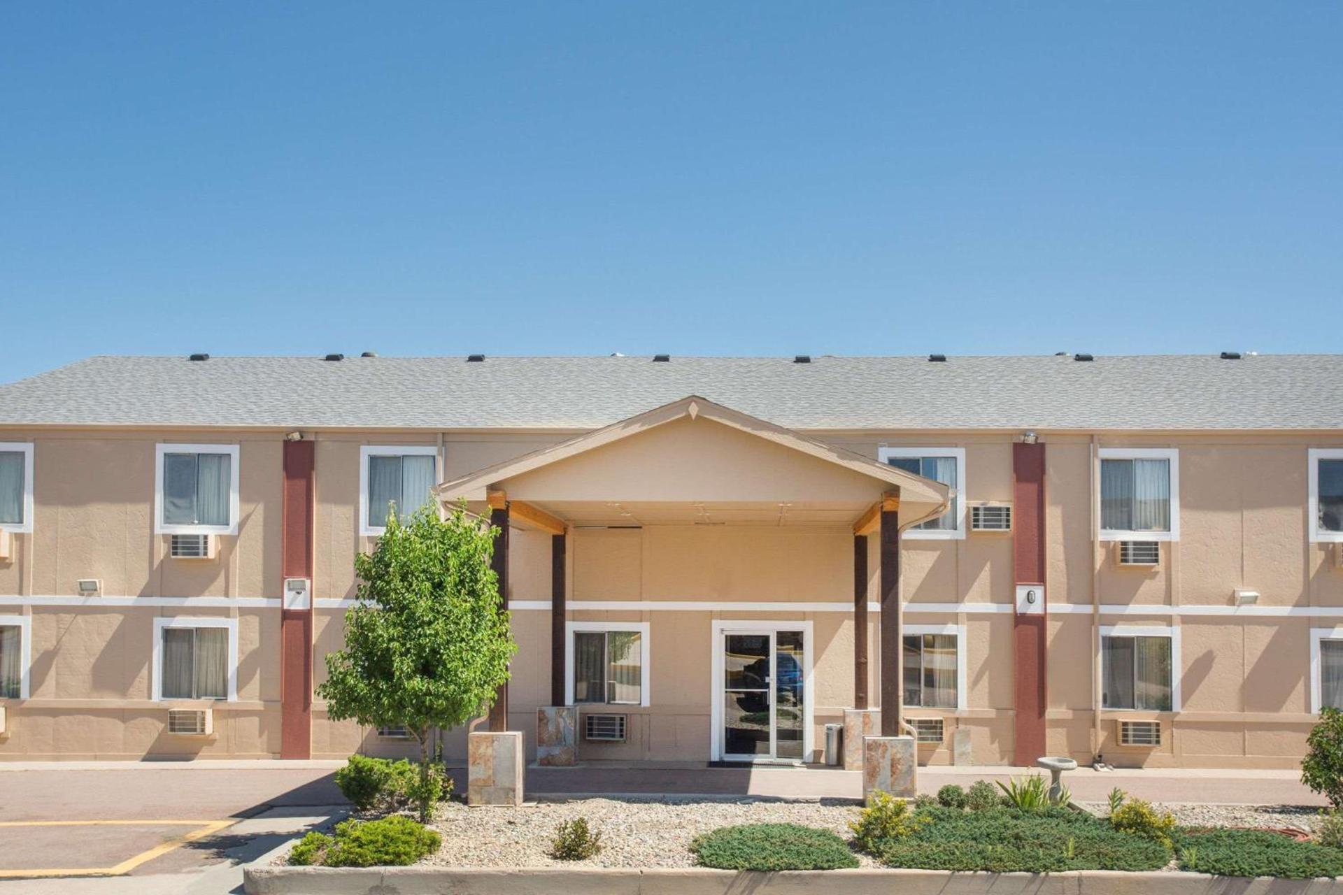 Super 8 by Wyndham Limon photo 3