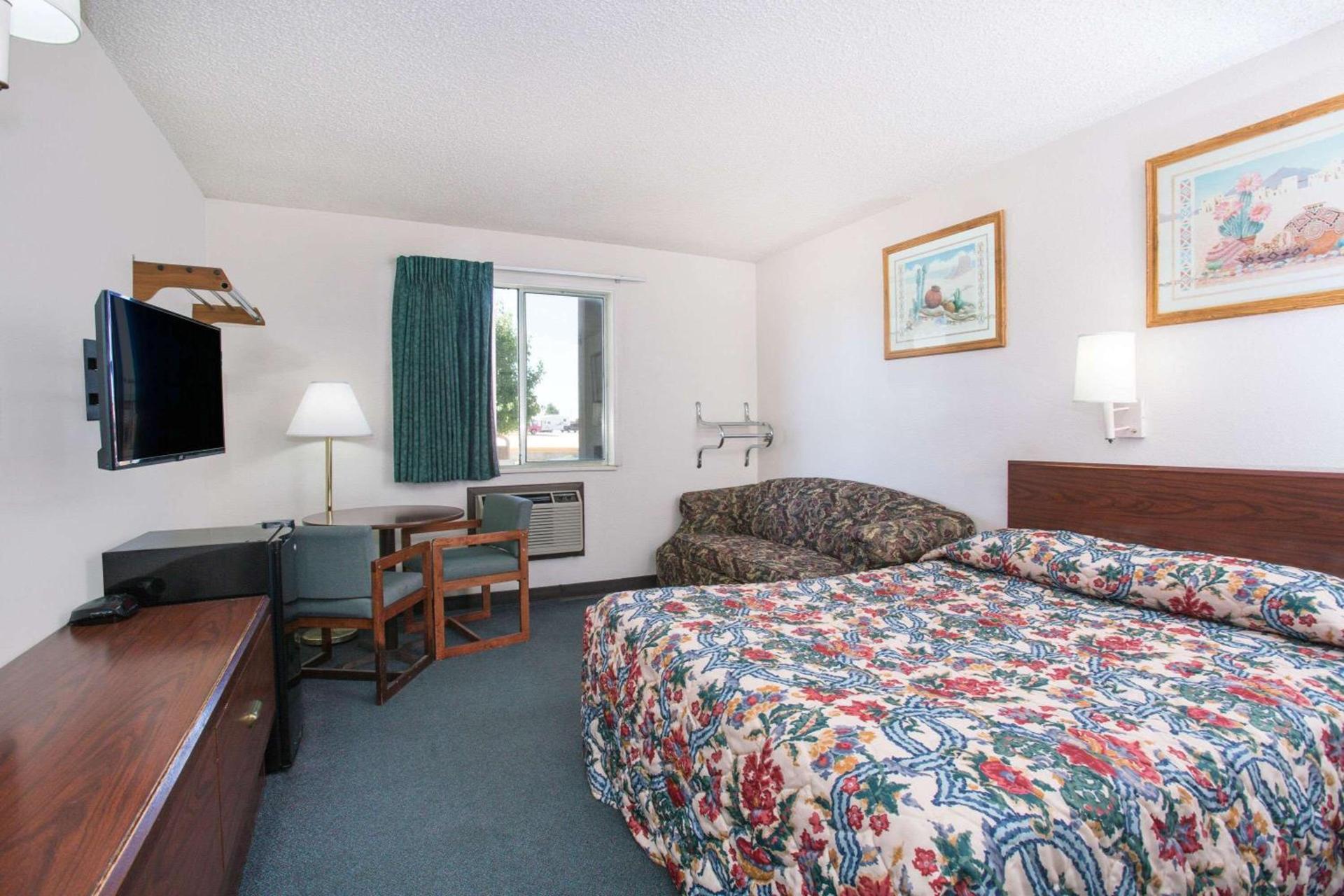 Super 8 by Wyndham Limon photo 13