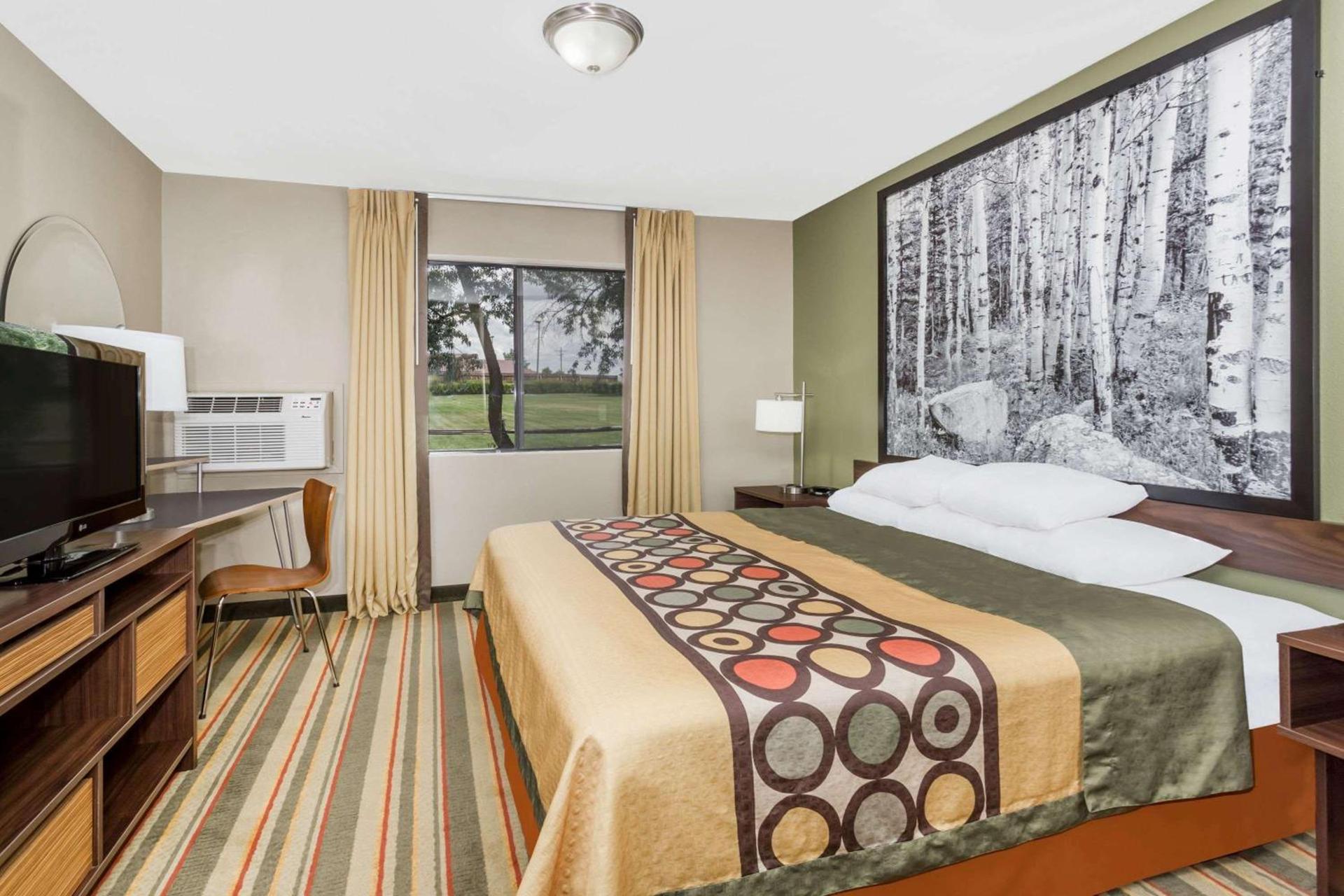 Super 8 by Wyndham Montrose photo 11