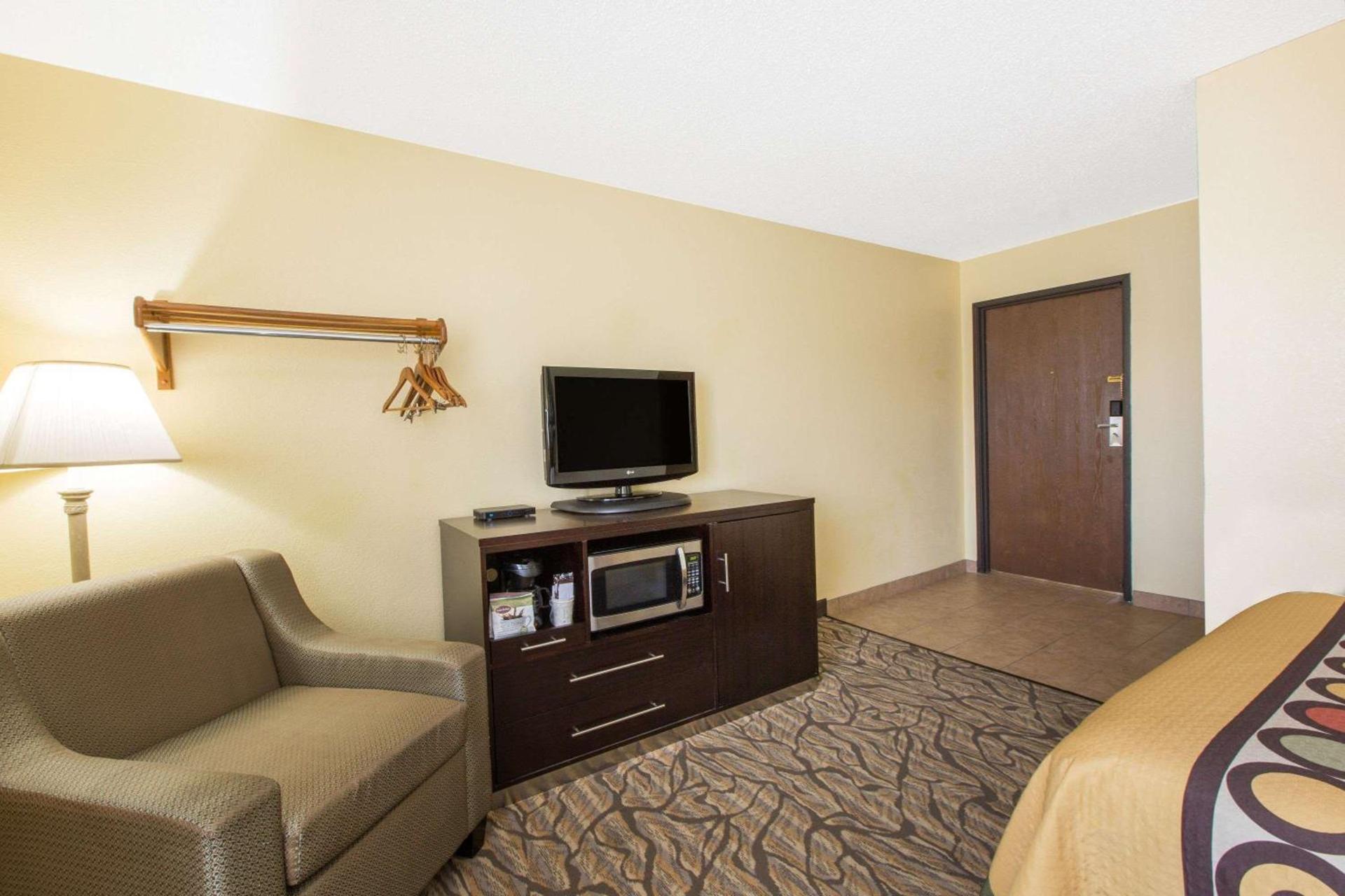 Super 8 by Wyndham Nampa photo 12