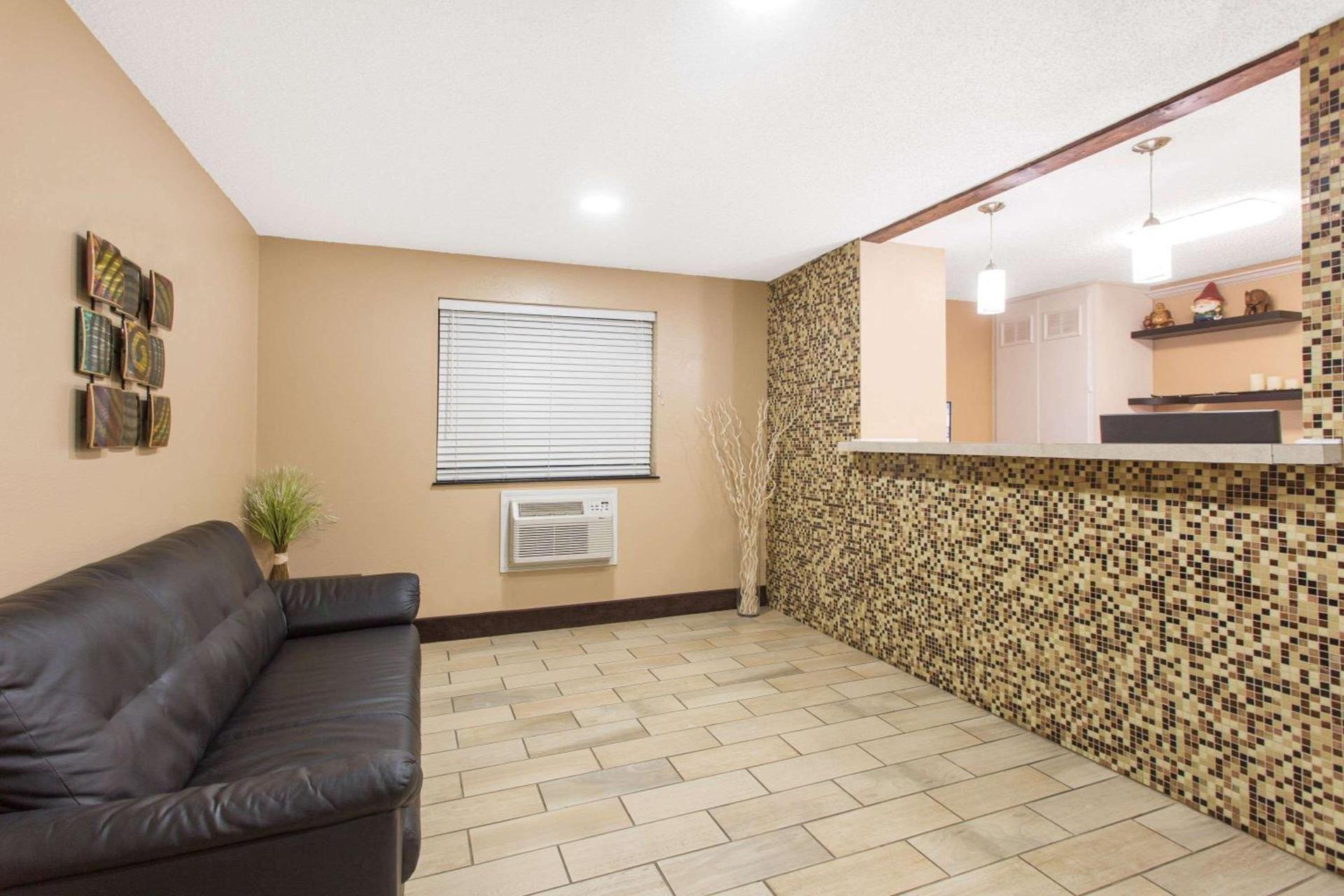 Super 8 by Wyndham Columbus Airport photo 3