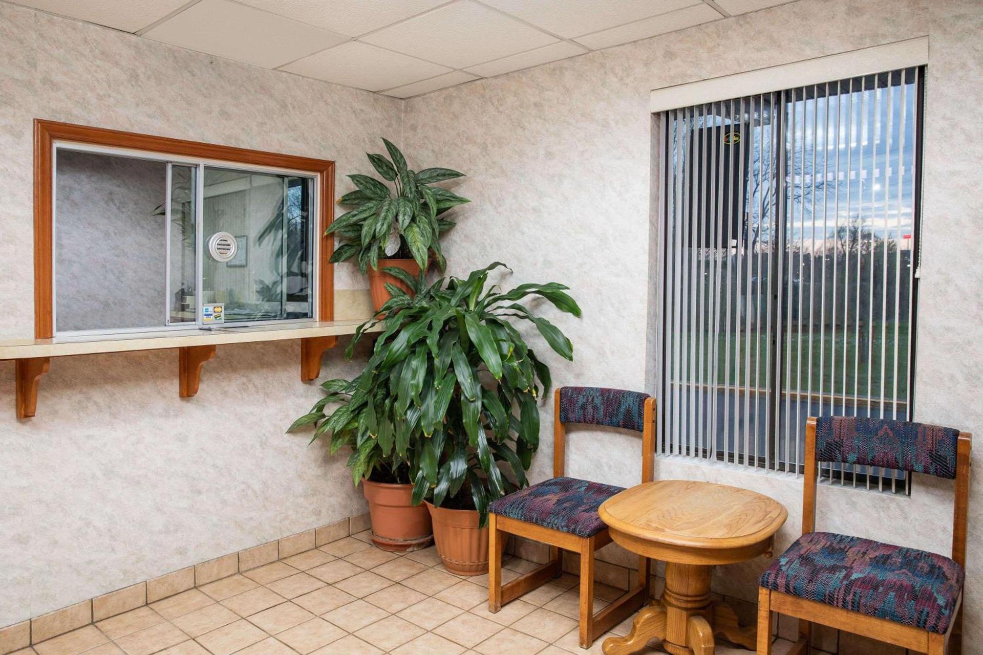 Super 8 by Wyndham Burlington NC photo 30