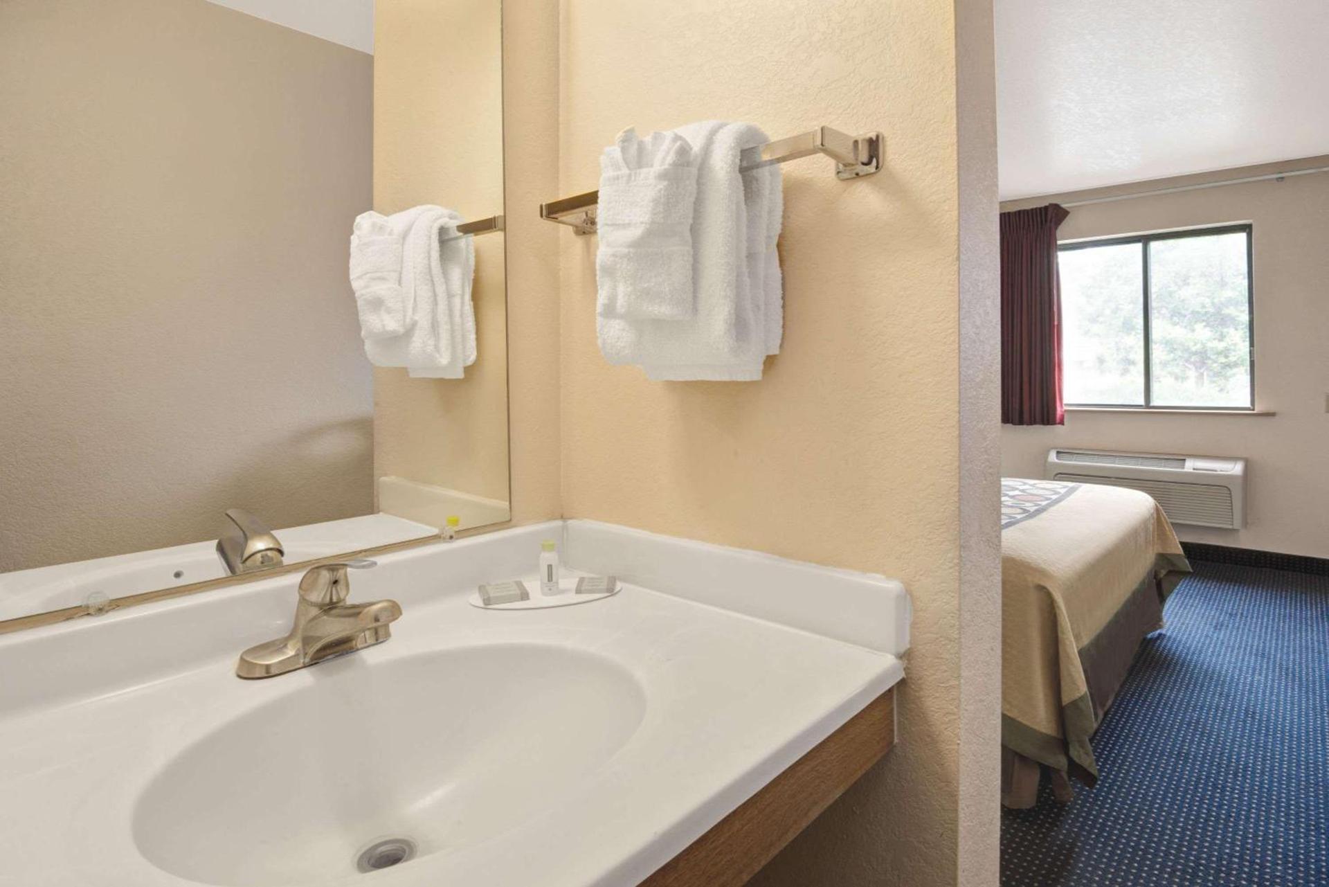 Garner Hotel Albuquerque West by IHG photo 10