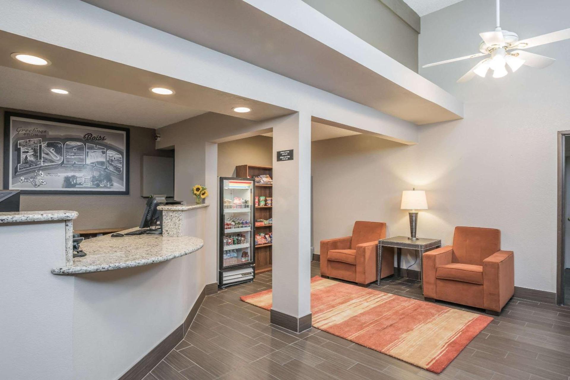 Super 8 by Wyndham Boise photo 8