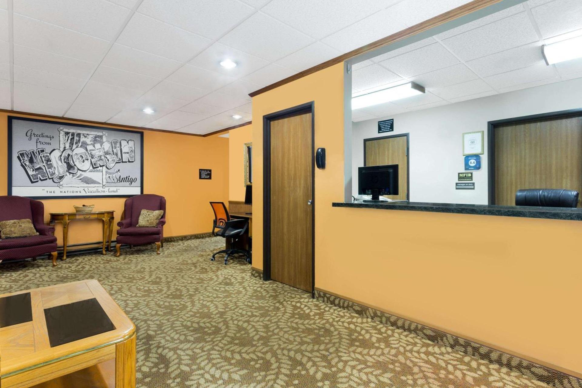 Super 8 by Wyndham Antigo photo 31