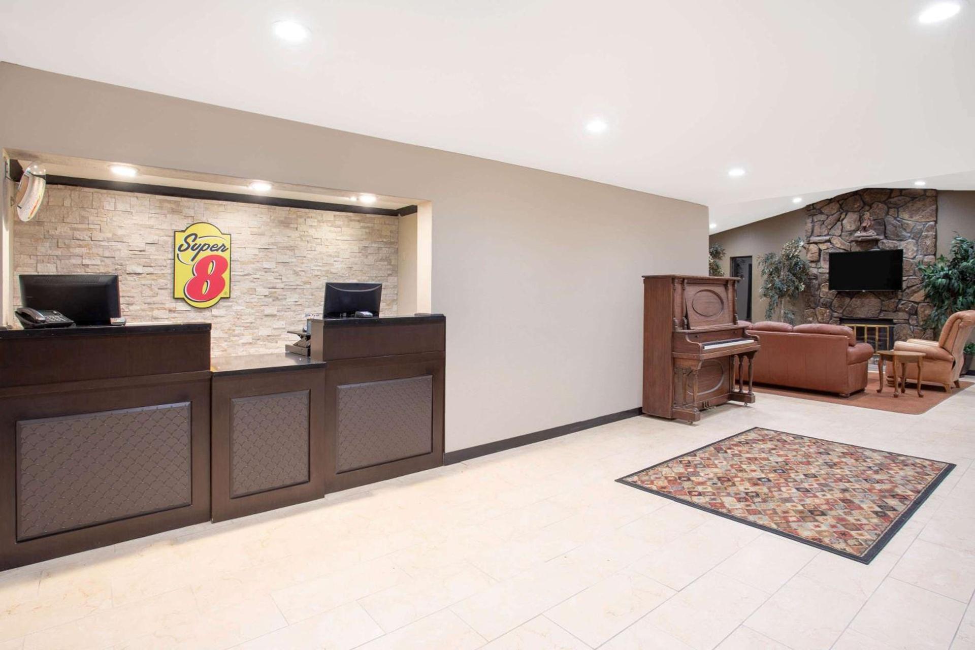 Super 8 by Wyndham Billings photo 7