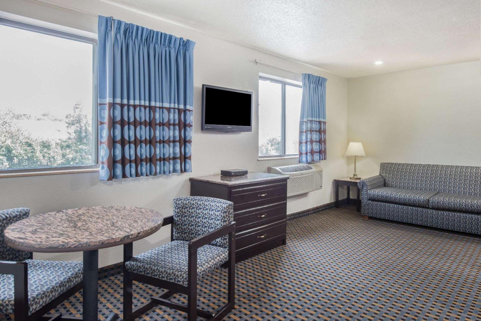 Super 8 by Wyndham New Castle photo 12