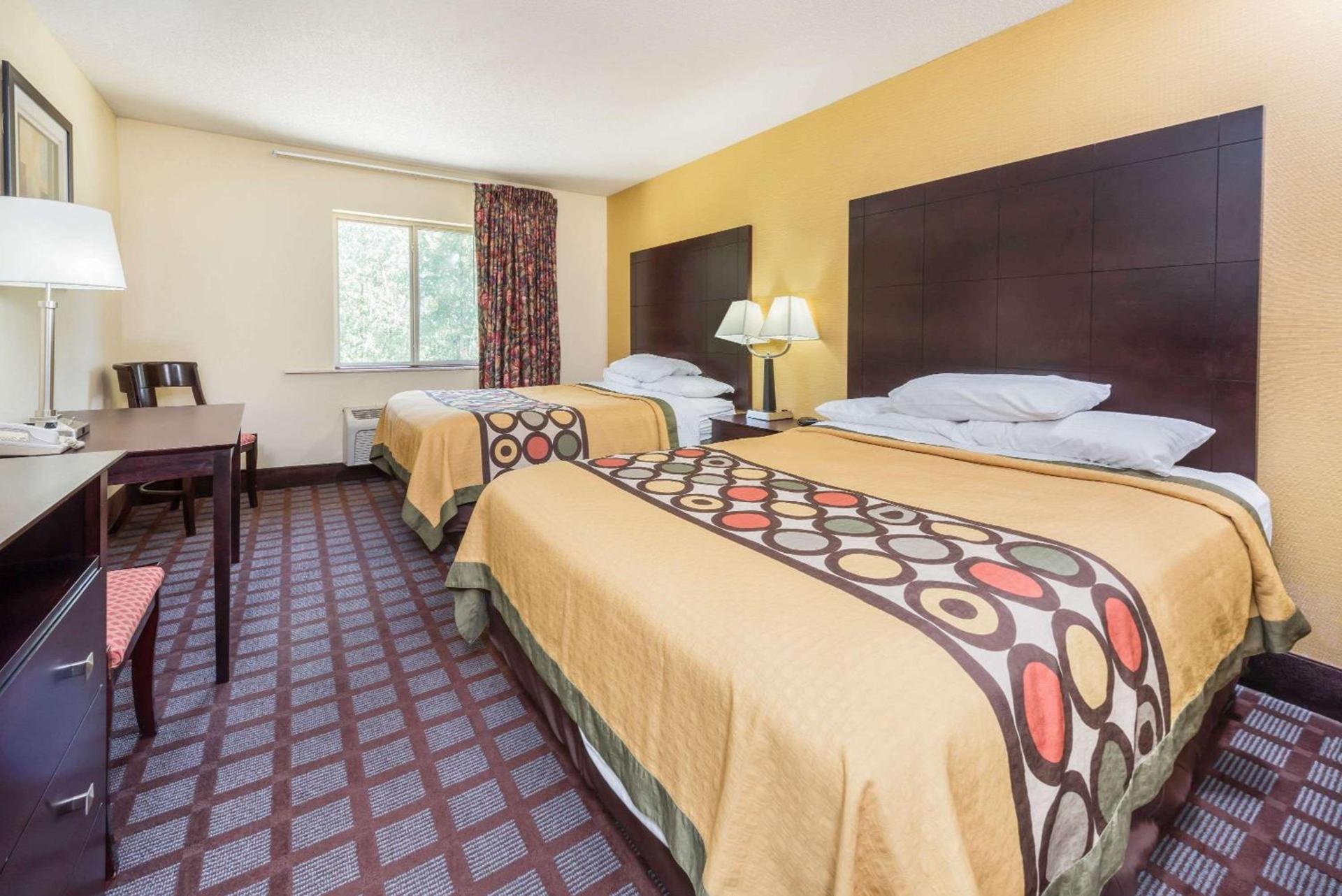 Super 8 by Wyndham Bloomington University Area photo 7
